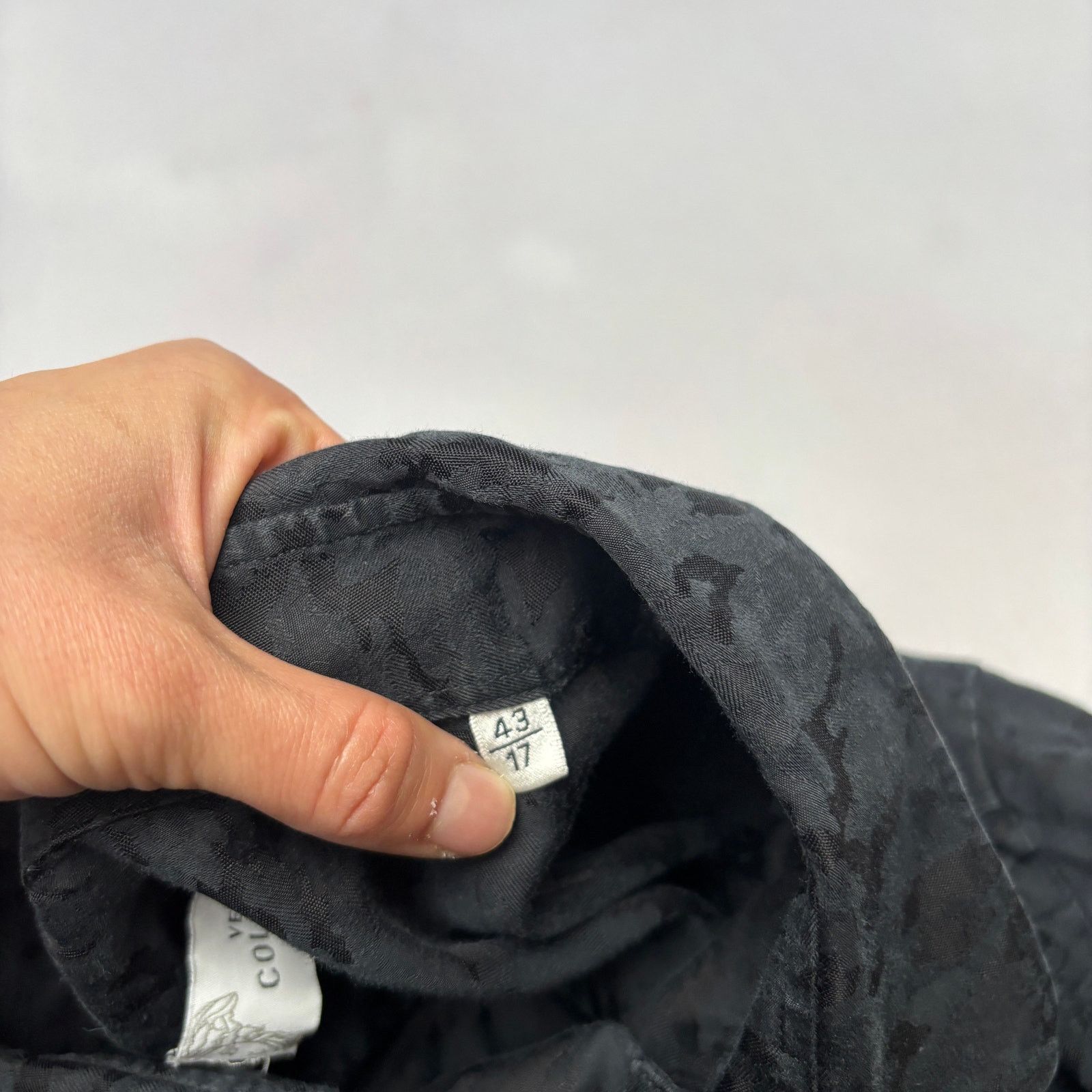 Versace VTG Versace Collection Black Jacquard Button Up Shirt 43/17 Size US L / EU 52-54 / 3 - 6 Thumbnail