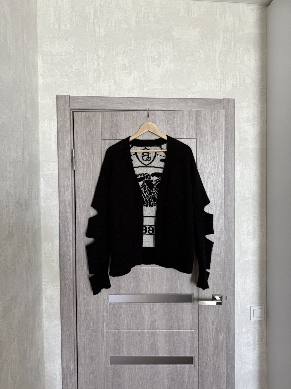Burberry Burberry Merino Wool Cashmere Logo Intarsia Cut Out Sweater Size S / US 4 / IT 40 - 2 Thumbnail
