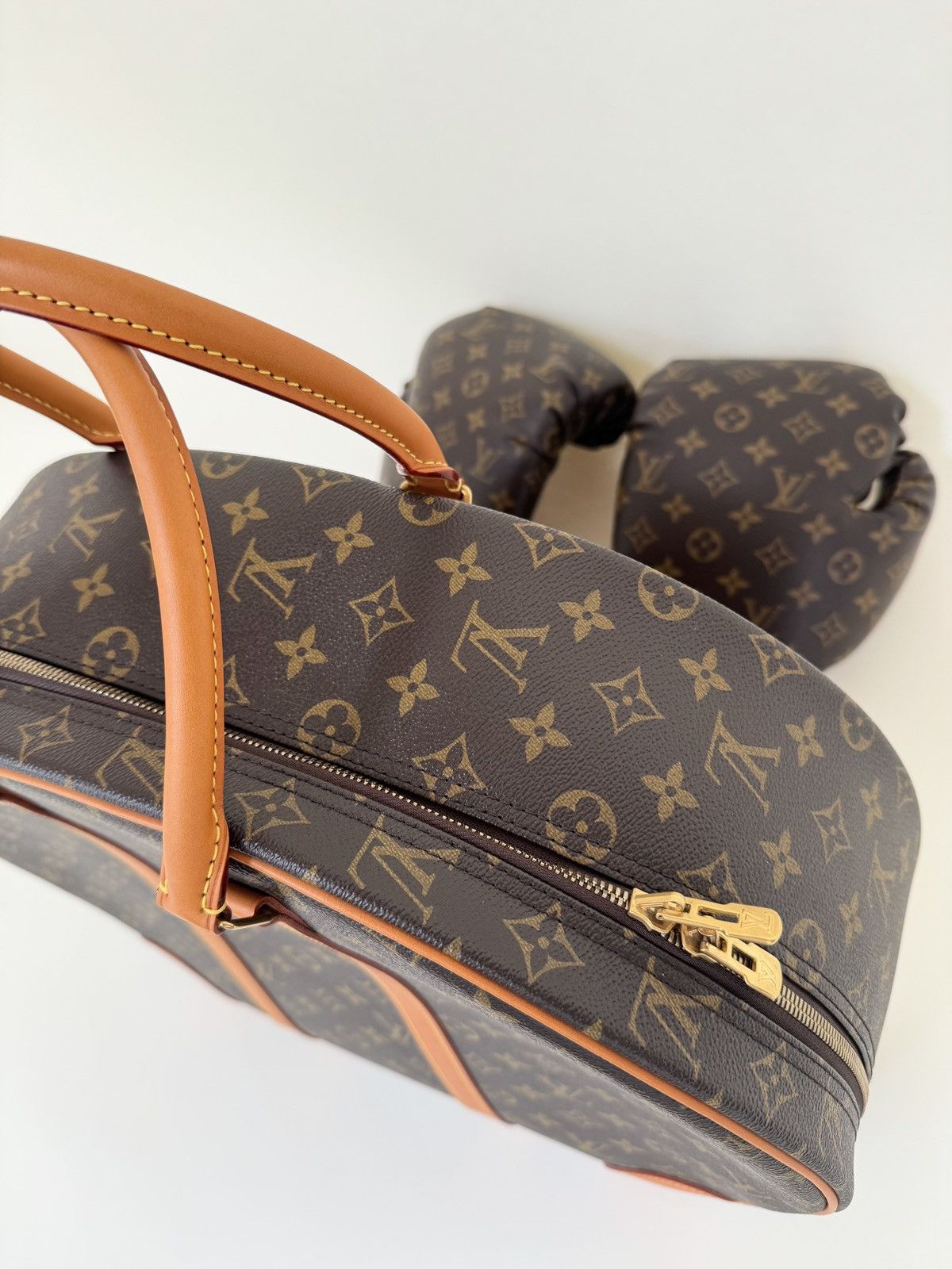 Louis Vuitton Karl Lagerfeld Louis Vuitton Boxing Gloves Size ONE SIZE - 11 Thumbnail