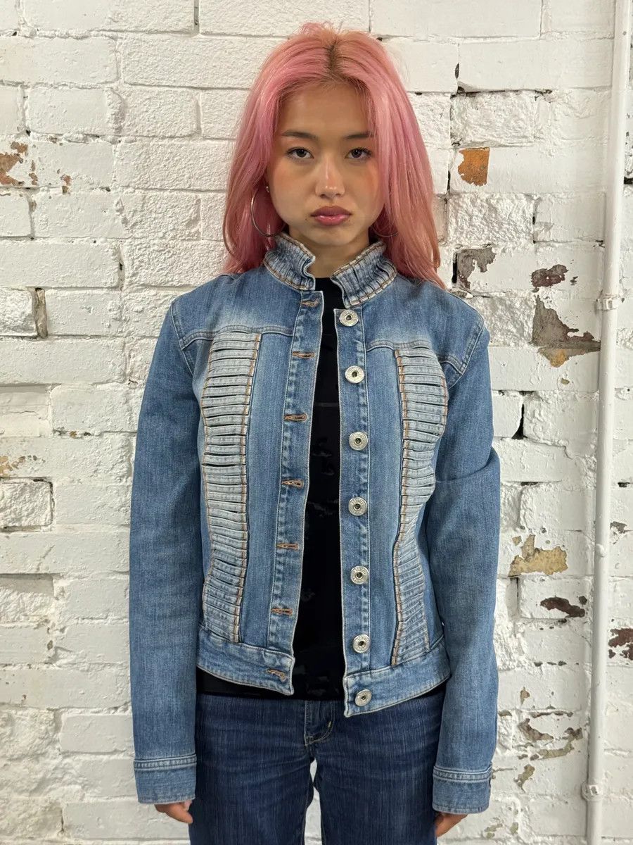 Moschino 2000s Moschino Pleated Blue Buttoned Denim Jacket Size M / US 6-8 / IT 42-44 - 1 Thumbnail