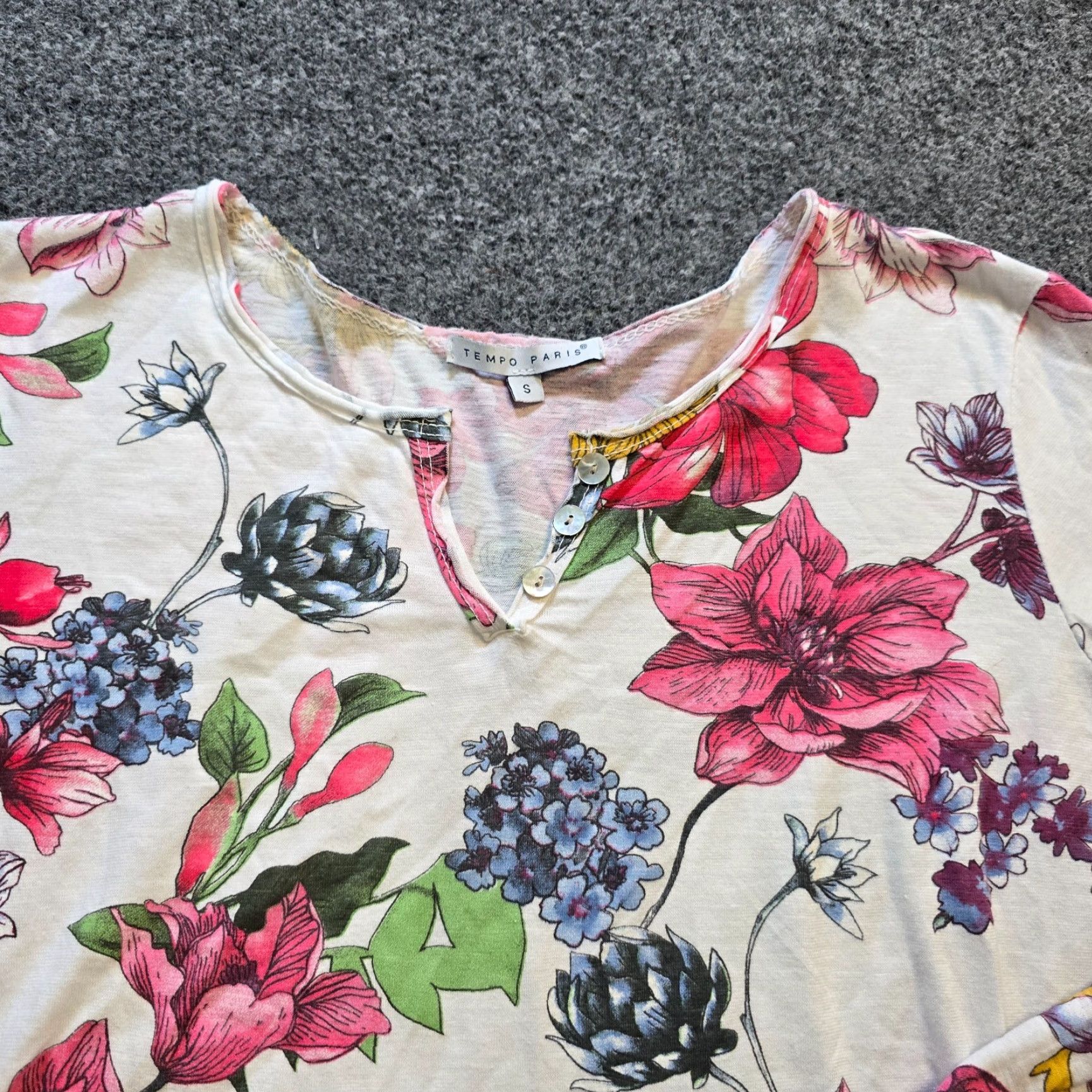 Vintage Tempo Paris Top Womens Size S White Pink Floral Henley Long Sleeve Casual Shirt Size S / US 4 / IT 40 - 2 Thumbnail