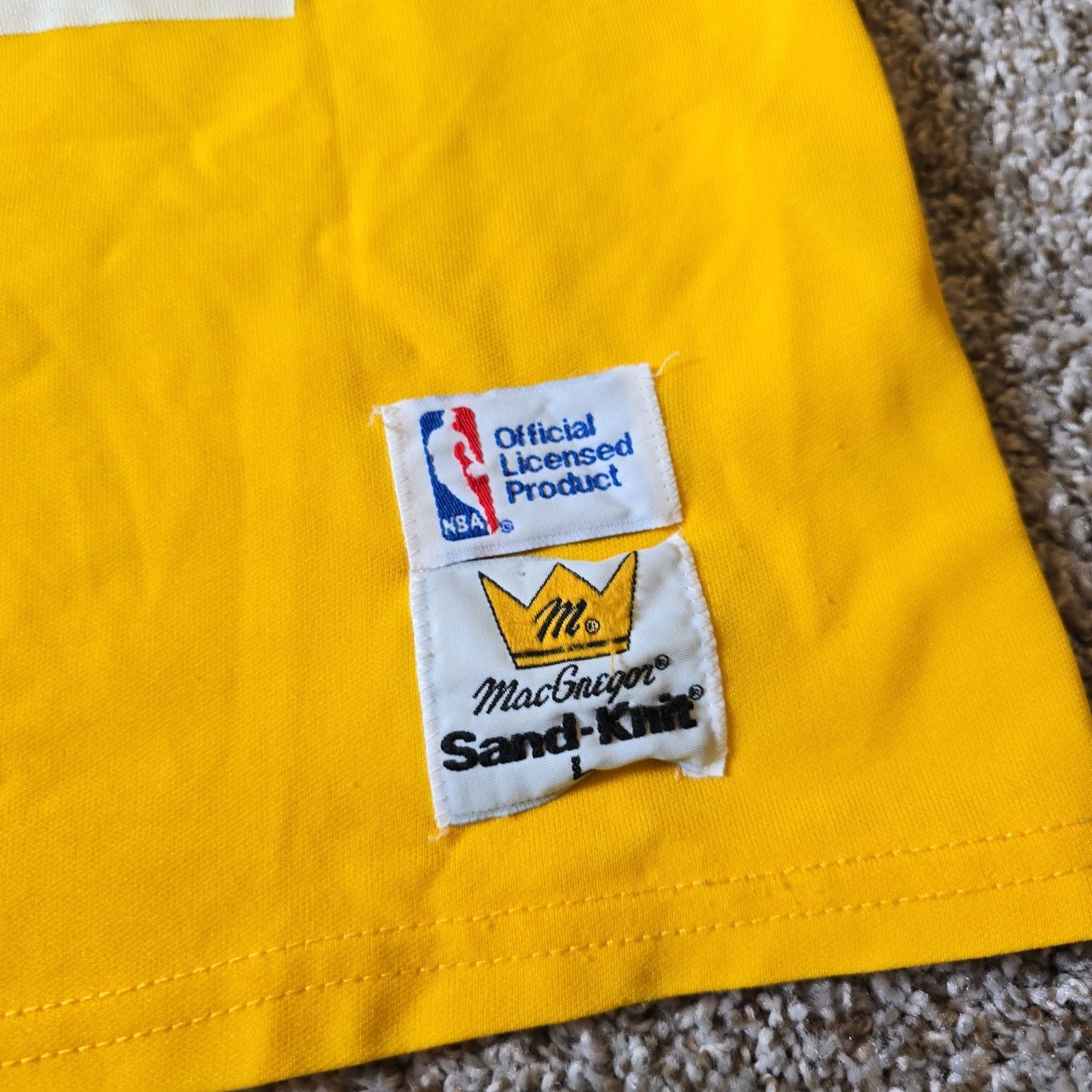Vintage Los Angeles Lakers Magic Johnson Sand-Knit Jersey L/M Size US L / EU 52-54 / 3 - 3 Thumbnail