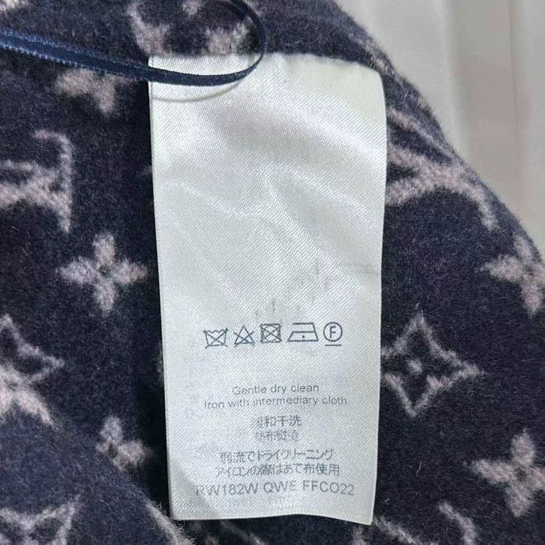 Louis Vuitton Louis Vuitton Navy blue bathrobe jacket with full print in Size XS / US 0-2 / IT 36-38 - 5 Thumbnail