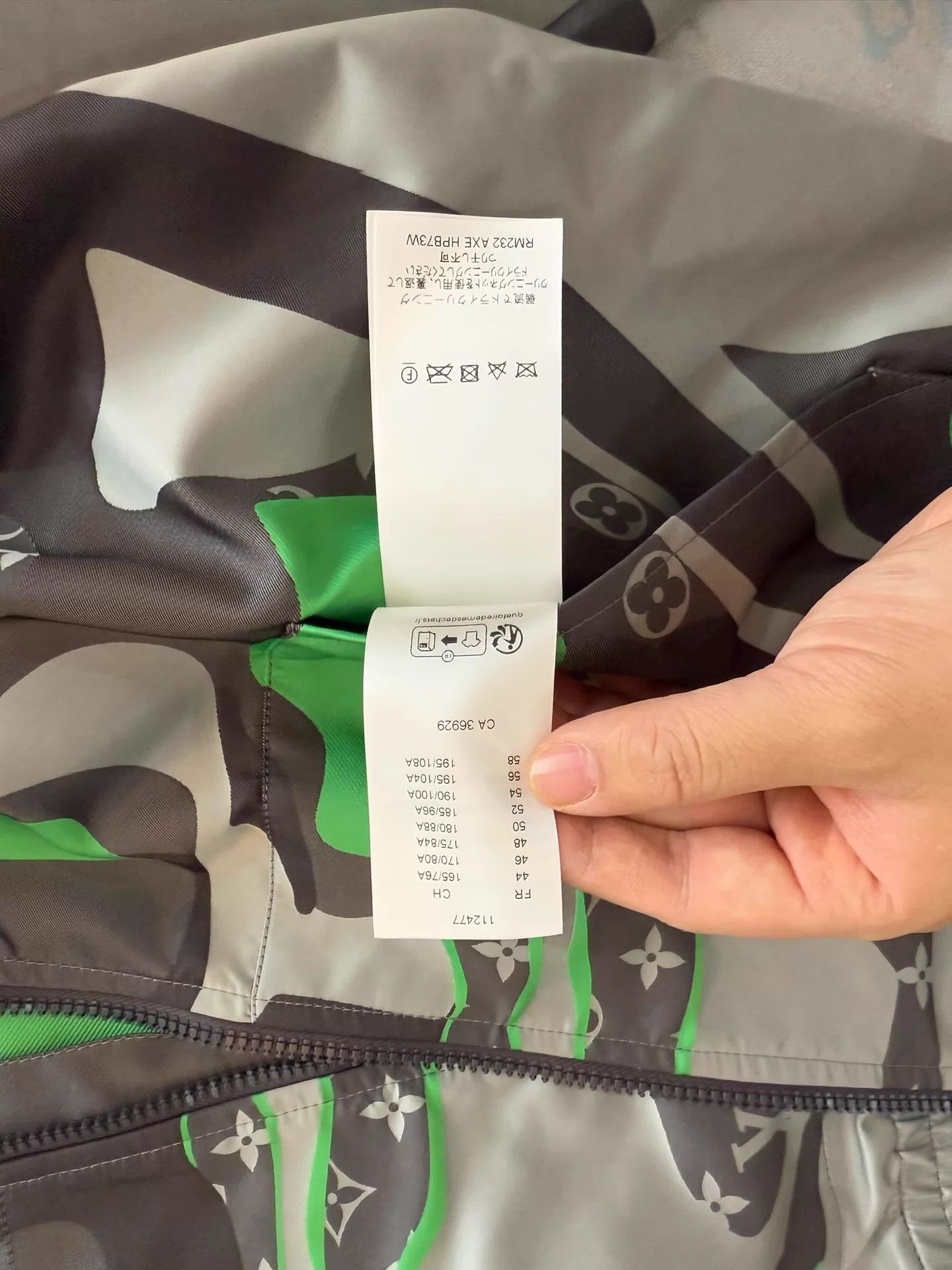 Louis Vuitton Louis Vuitton Portrait Color Block Full Logo 48 Jacket Size US M / EU 48-50 / 2 - 7 Thumbnail