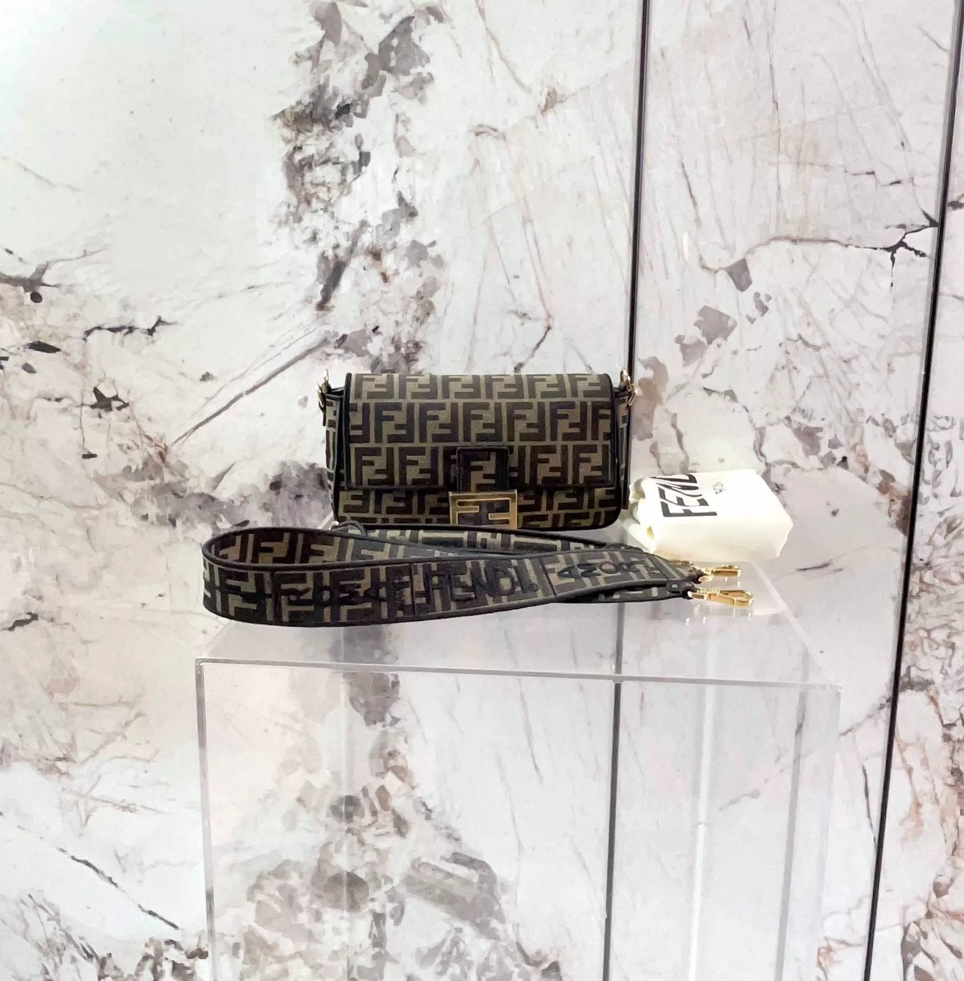 Fendi Pre-loved Bag Very good condition Size ONE SIZE - 1 Thumbnail