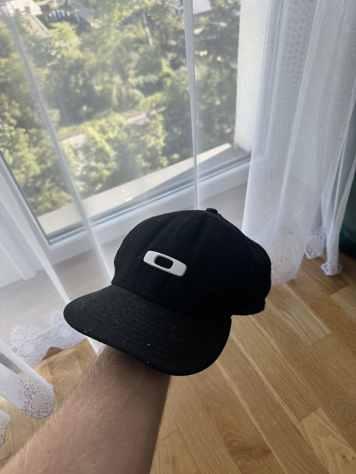 Oakley Vintage Oakley Black Y2k Cap Size ONE SIZE - 1 Thumbnail