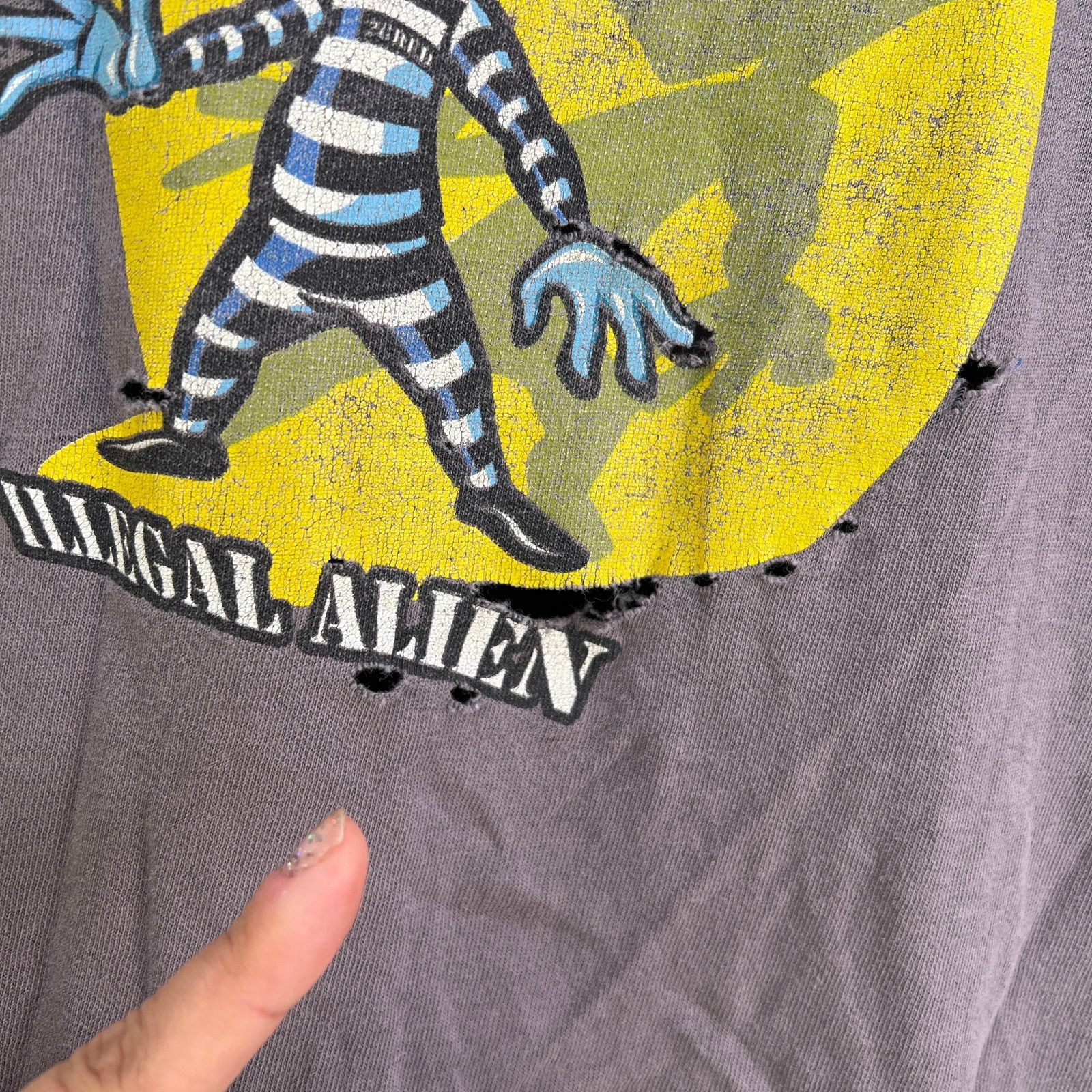 Vintage Twenty Six Red Illegal Alien Graphic Tee Shirt Size US L / EU 52-54 / 3 - 8 Thumbnail