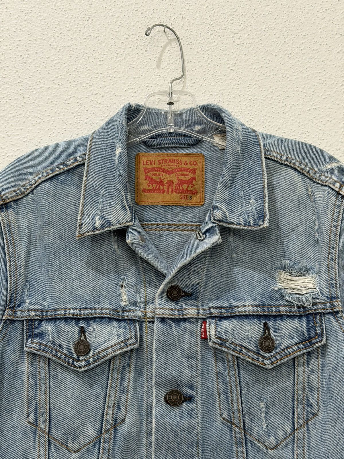 Levi's Levi's Trucker Jacket Size Small Light Wash Denim Distressed Size US S / EU 44-46 / 1 - 3 Thumbnail