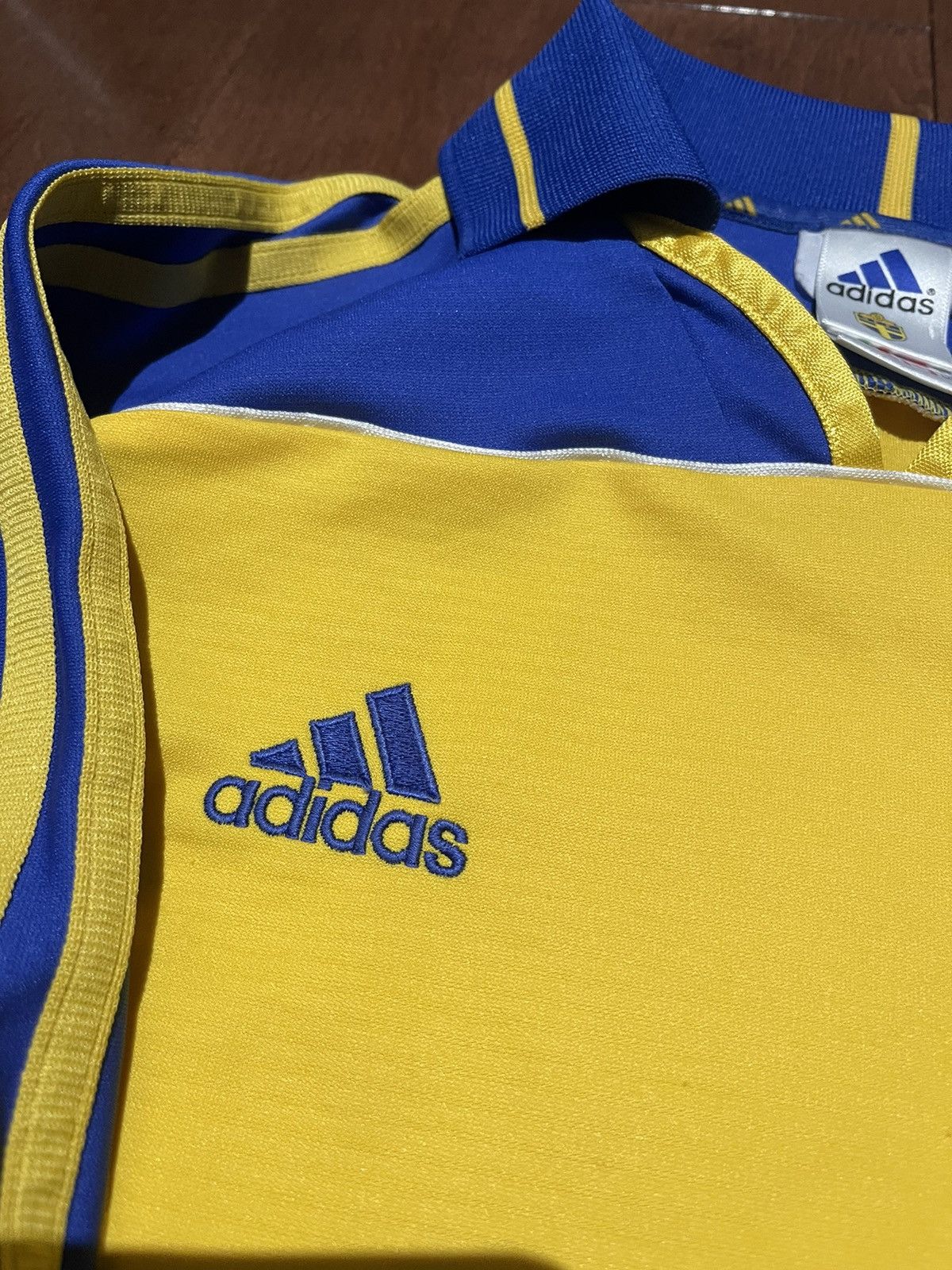 Adidas Adidas 2000/2001 Sweden Home Football Kit Size US L / EU 52-54 / 3 - 4 Thumbnail