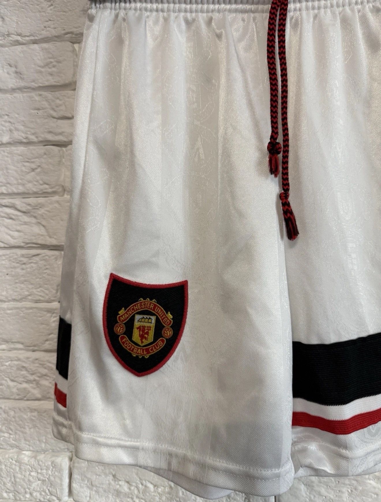 Umbro Vintage Umbro Manchester United Away 97/99 Football Shorts Size US 29 - 3 Thumbnail