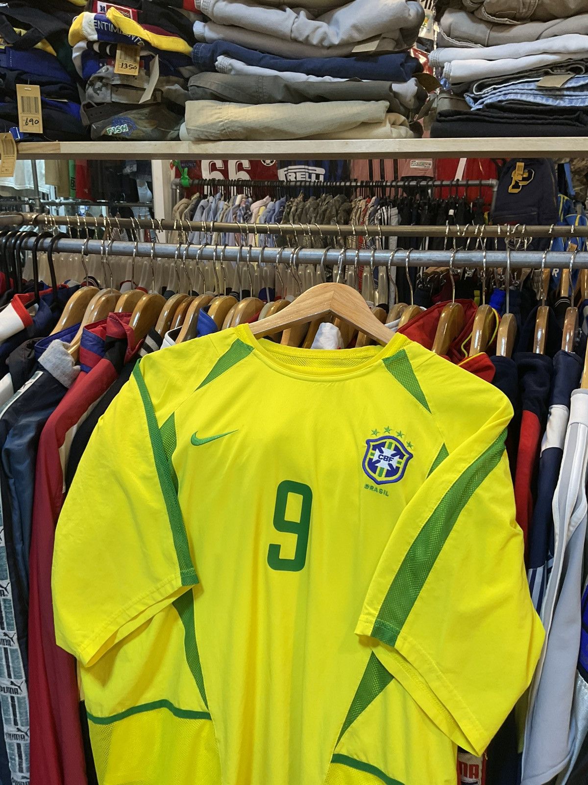Nike VintageWorldCup2002BrazilHomeKitRONALDO9PlayerVersion Size US M / EU 48-50 / 2 - 3 Thumbnail