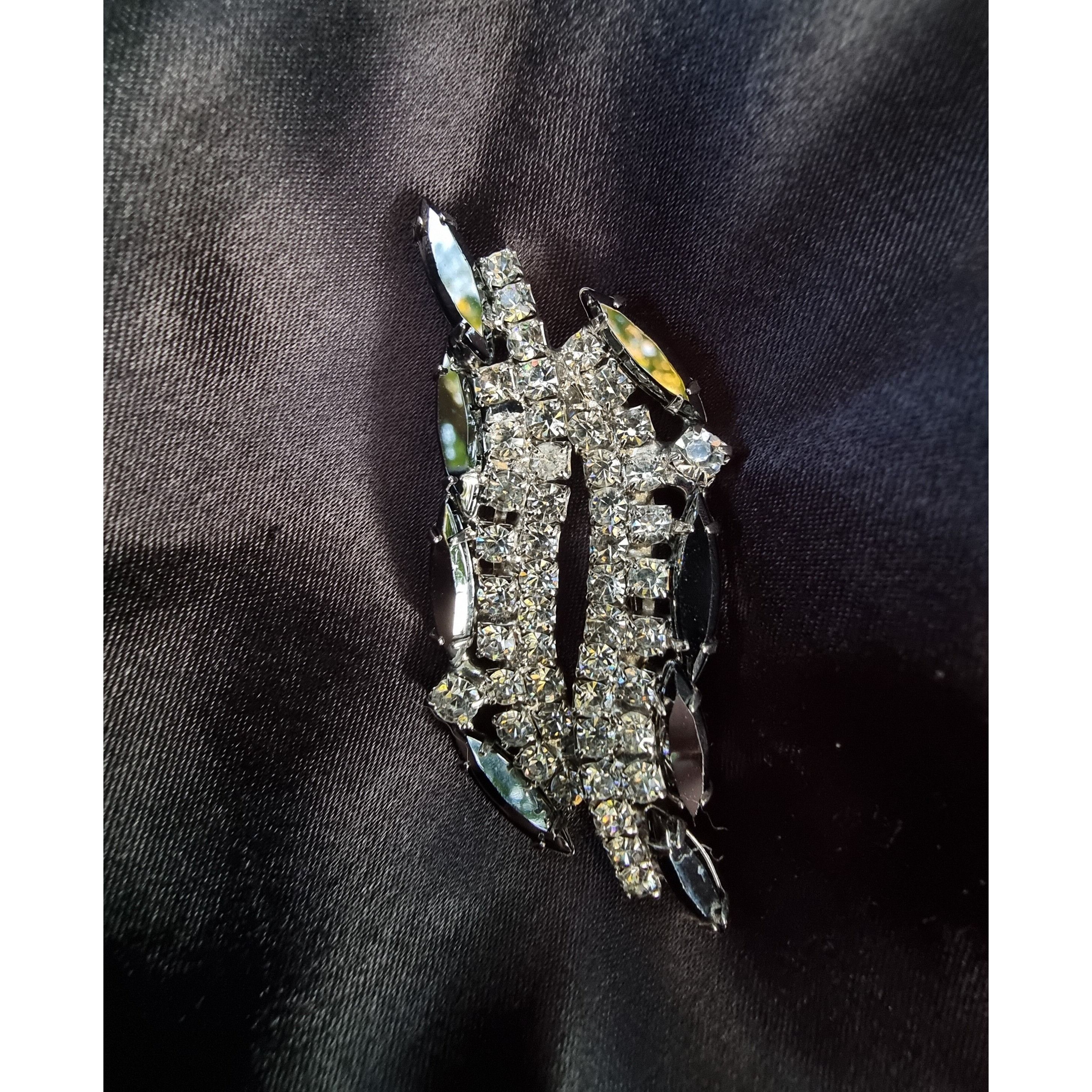 Vintage Vintage Brooch Pin Fancy Navette Black and White Rhinestones Size ONE SIZE - 3 Thumbnail