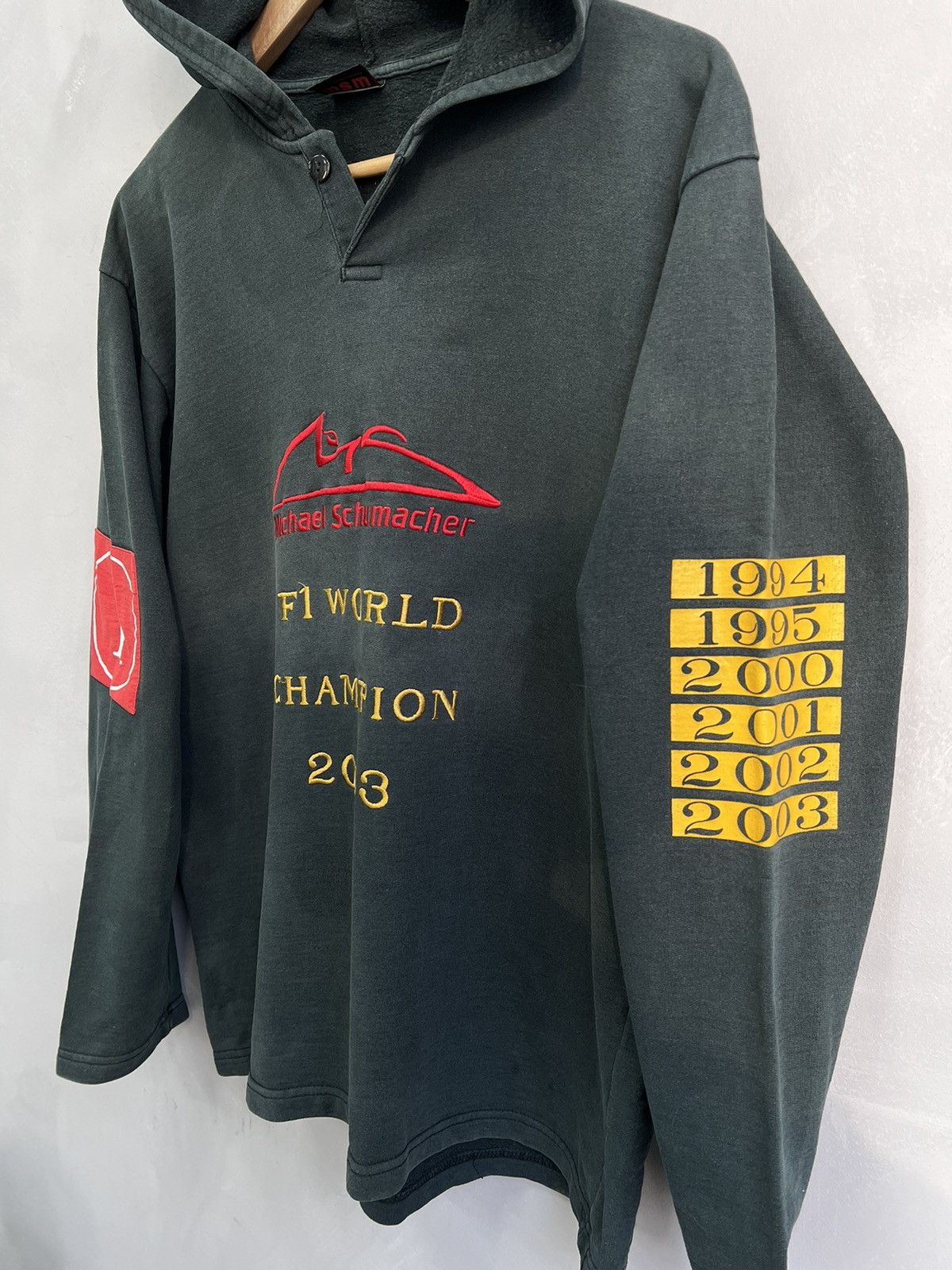 Ferrari × Formula 1 × Vintage Michael Schumacher F1 World Champion 2003 faded Hoodie Size US L / EU 52-54 / 3 - 7 Thumbnail