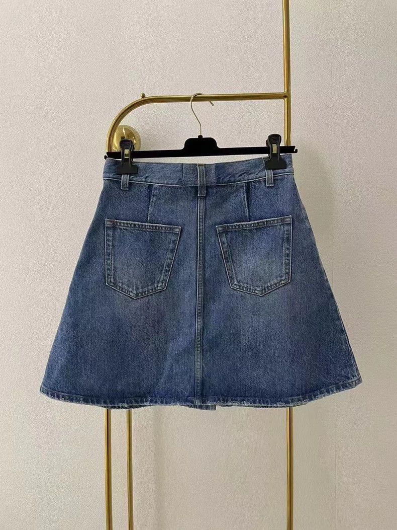 Gucci Gucci Little apple denim skirt Size 25" / US 0 / IT 36 - 2 Thumbnail