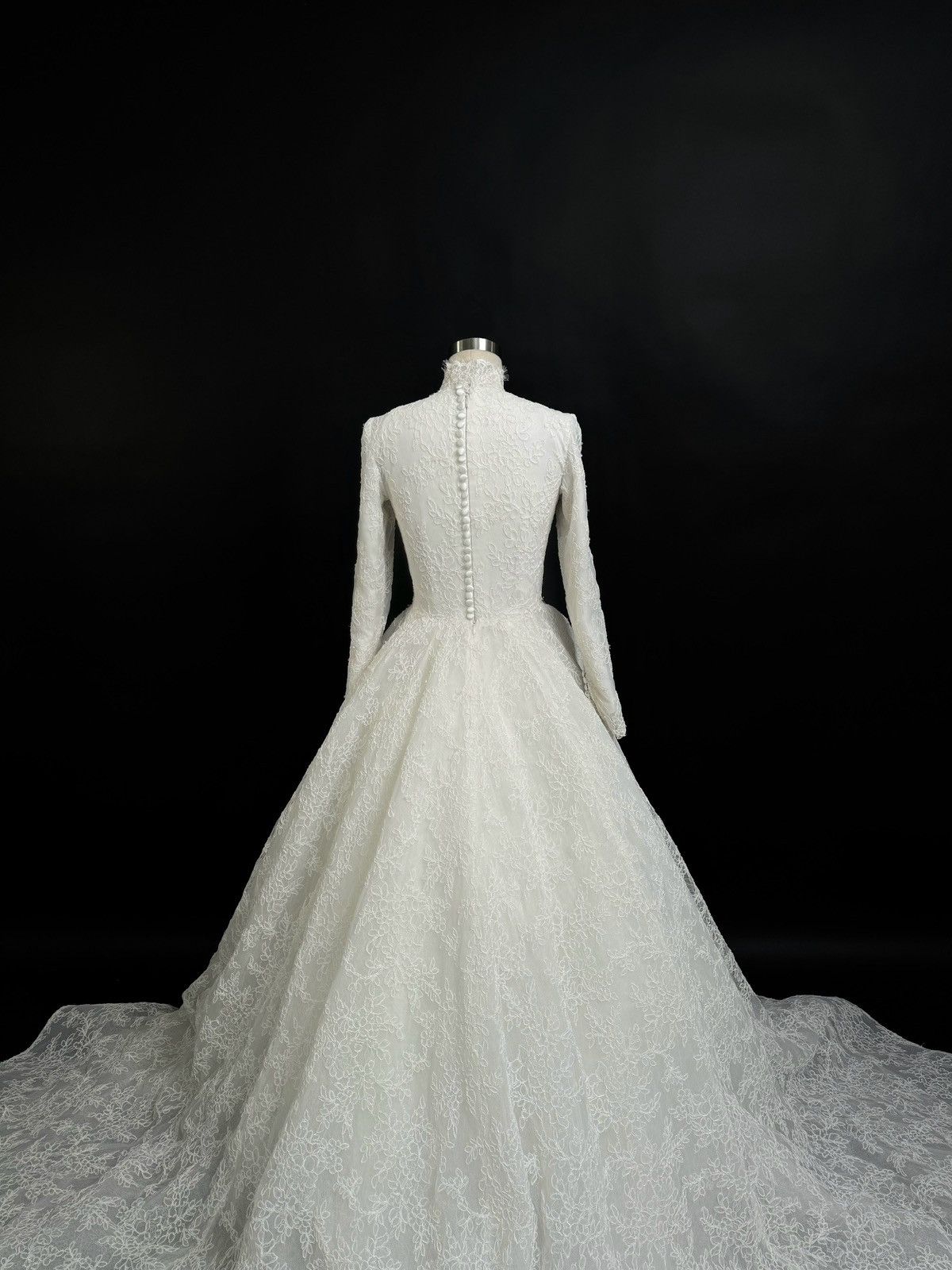 Other Preloved US 2 Anna Augusta Embroidered Lace Wedding Gown Size XS / US 0-2 / IT 36-38 - 9 Thumbnail