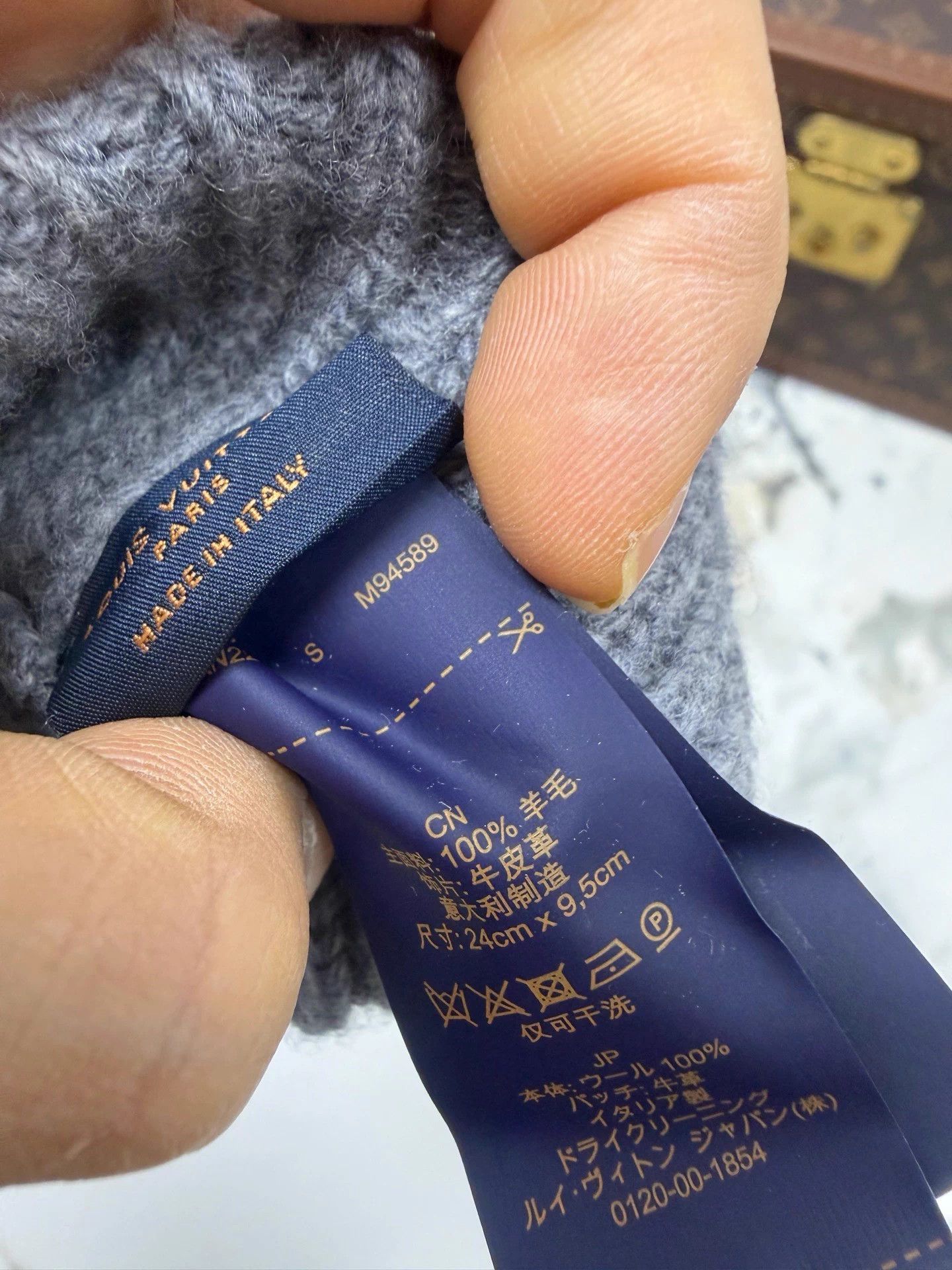 Louis Vuitton LV grey knit gloves S Brand New Size ONE SIZE - 3 Thumbnail