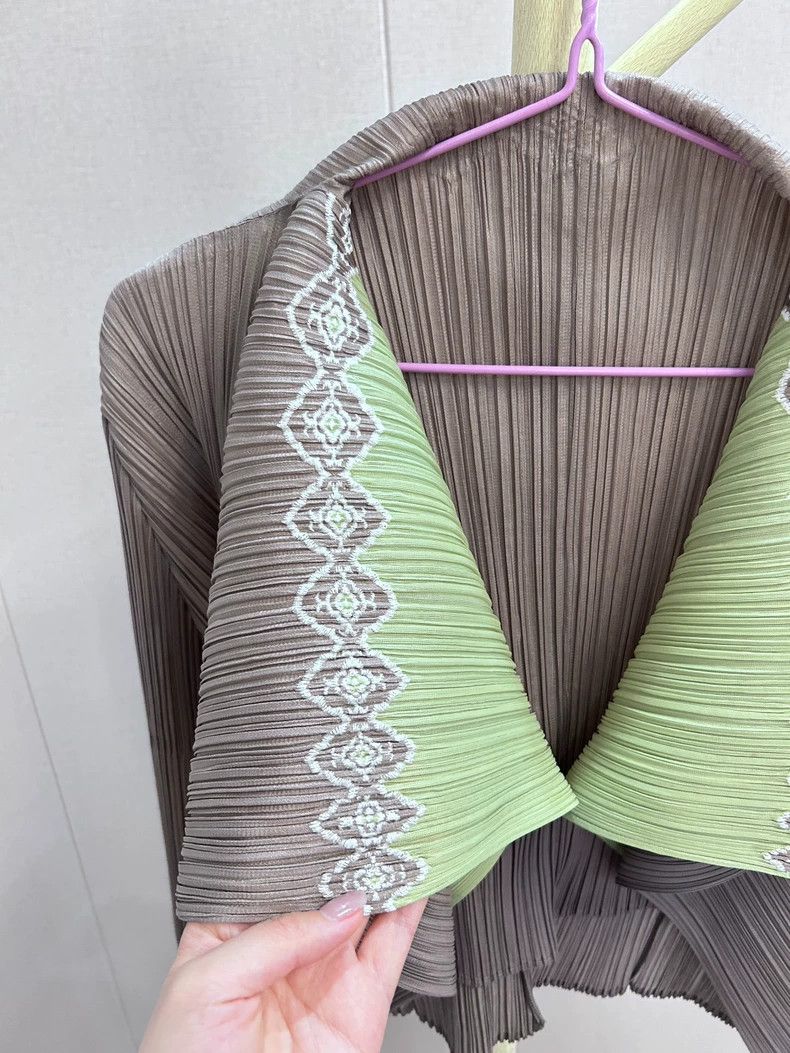 Issey Miyake Issey Miyake size:3 Grey embroidered coat Size XS / US 0-2 / IT 36-38 - 3 Thumbnail