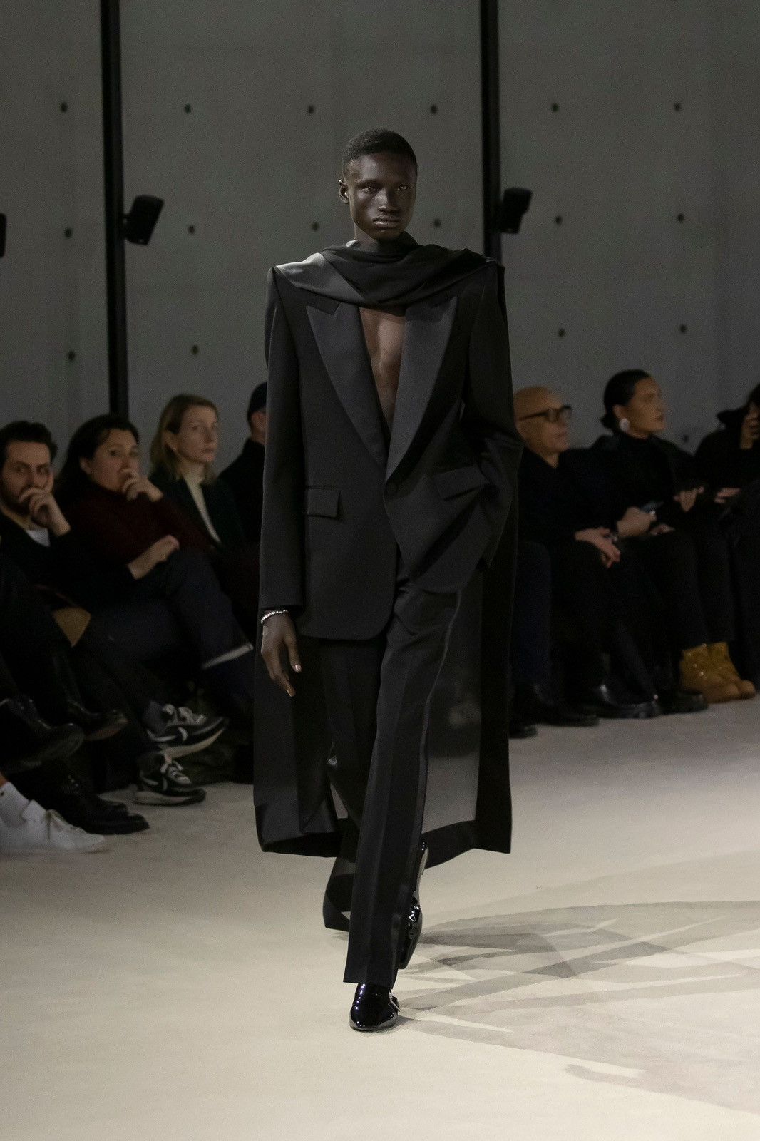 Saint Laurent Paris Saint Laurent FW23 Tuxedo Jacket in GRAIN DE POURDRE Size 50S - 1 Thumbnail