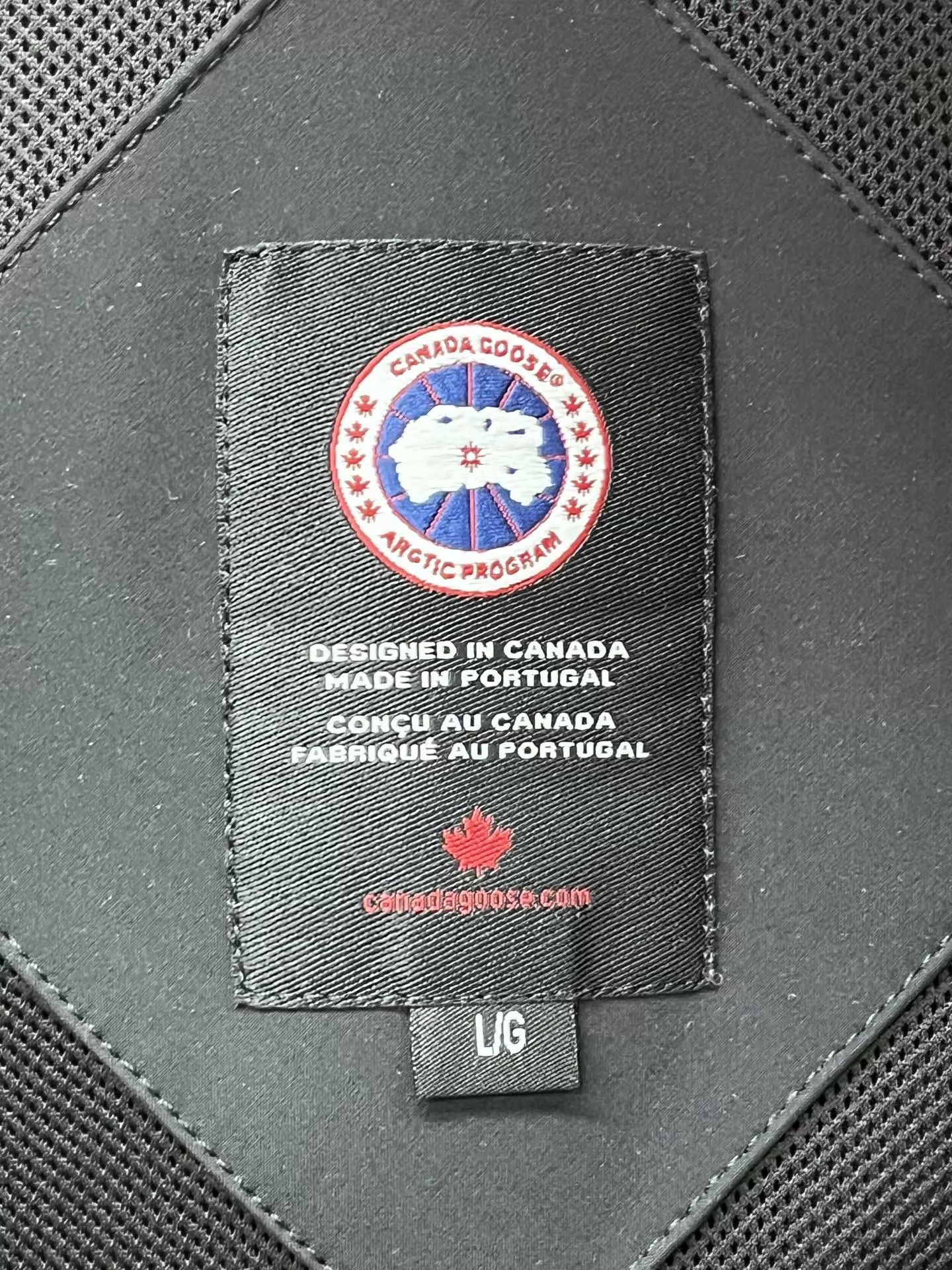 Canada Goose Canada Goose Hooded Long Sleeve Jacket L like new Size US L / EU 52-54 / 3 - 6 Thumbnail