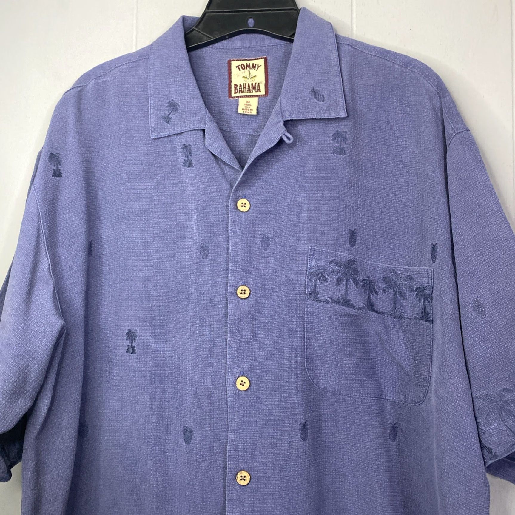 Tommy Bahama VINTAGE Tommy Bahama Pure Silk Hawaiian Shirt Mens M Short Sleeve Blue Pineapples Cruise 24x29 Size US M / EU 48-50 / 2 - 2 Thumbnail
