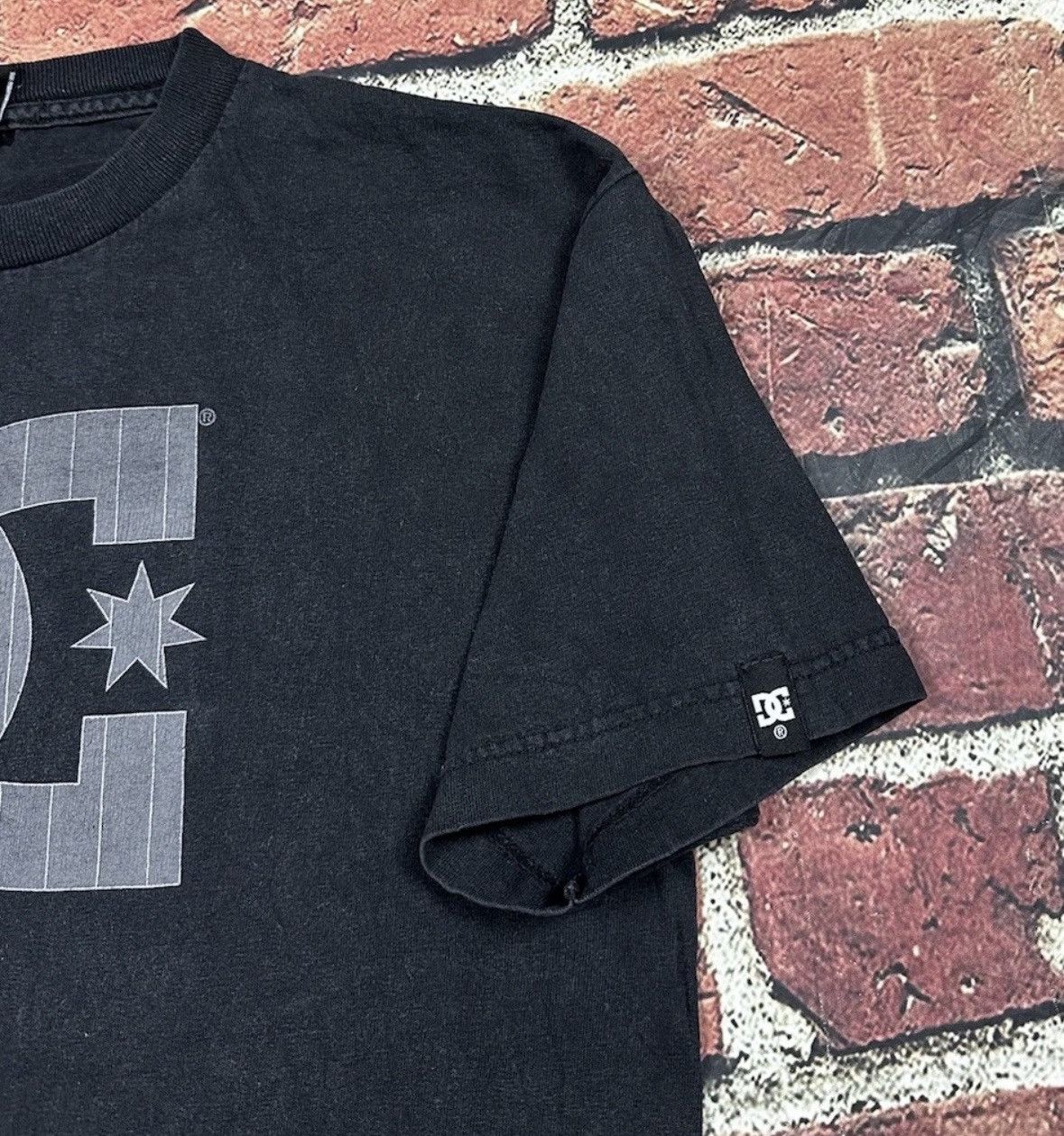DC Vintage DC Shoes Logo Tee Skateboarding Cyber Grunge Y2K Size US M / EU 48-50 / 2 - 4 Thumbnail