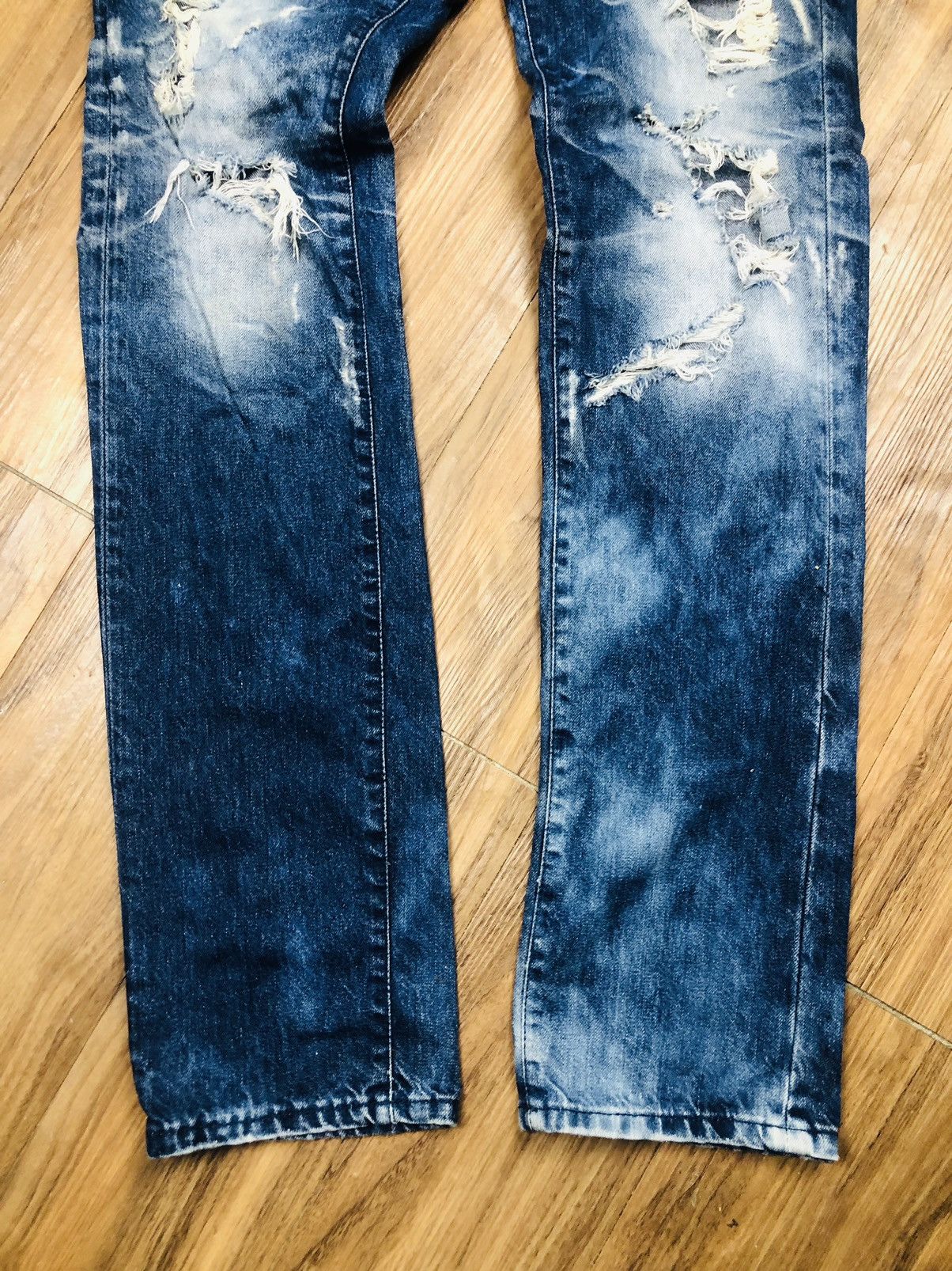 Black Label A.V.H. Company BLACK LABEL Distressed Jeans (38) Size US 31 - 4 Thumbnail