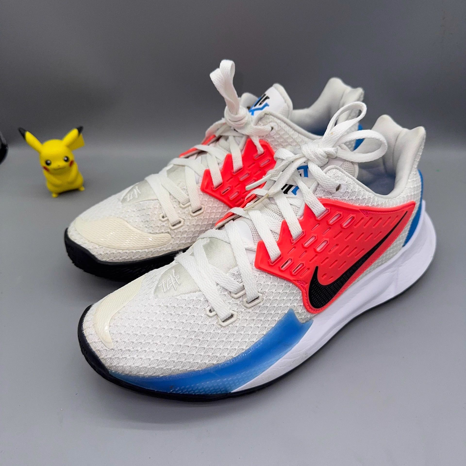 Nike Nike Kyrie Low 2 White Black Red 44 Size US 11 / EU 44 - 1 Thumbnail