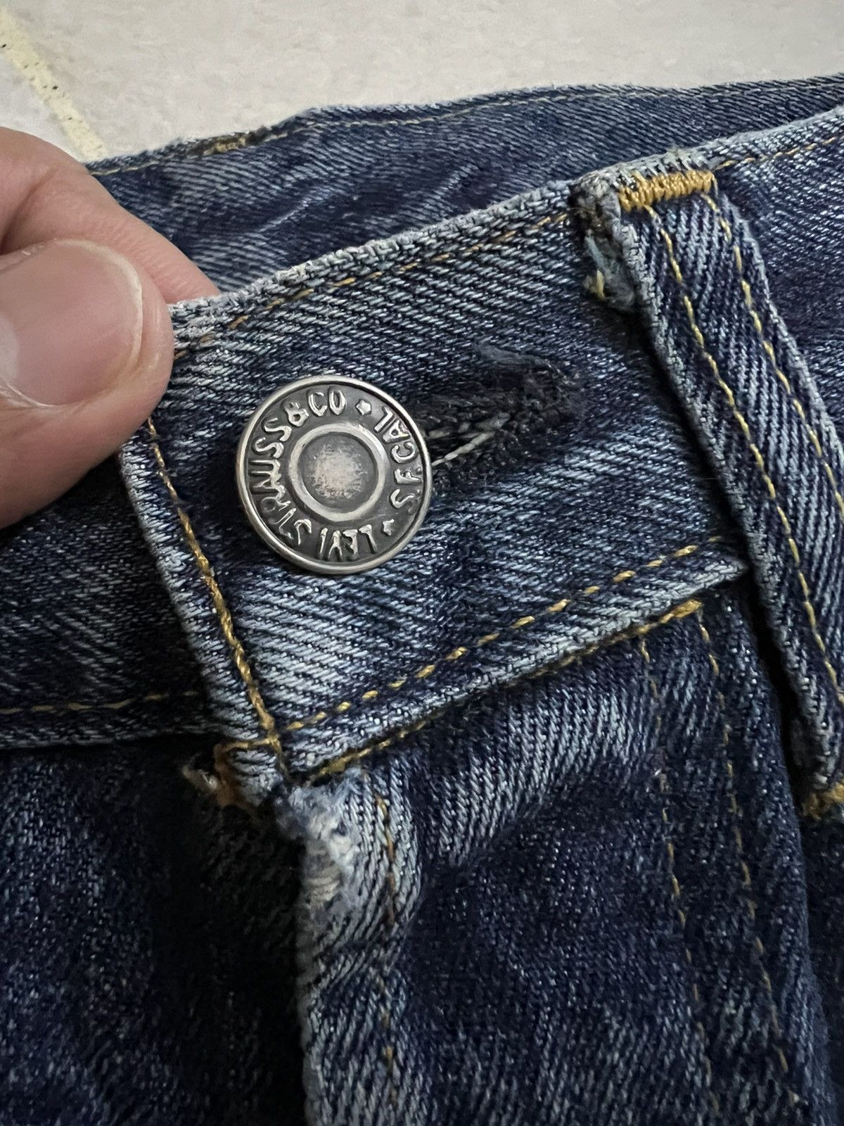 Jean × Levi's × Levi's Vintage Clothing VINTAGE 90’S LEVIS 501XX DISTRESSED REDLINE BIG E LVC JAPAN Size US 28 / EU 44 - 12 Thumbnail