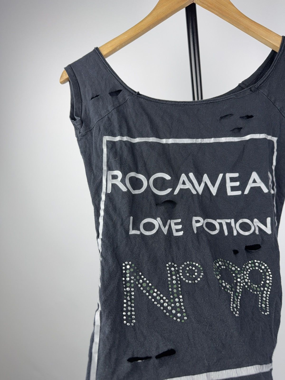 Rocawear Rocawear Distressed Tank Top Love Potion No.99 Rhinestone Size XS / US 0-2 / IT 36-38 - 5 Thumbnail
