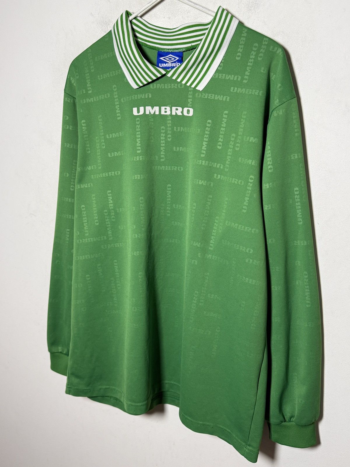 Umbro Umbro long sleeve football jersey in a vivid green tone. Size US L / EU 52-54 / 3 - 3 Thumbnail