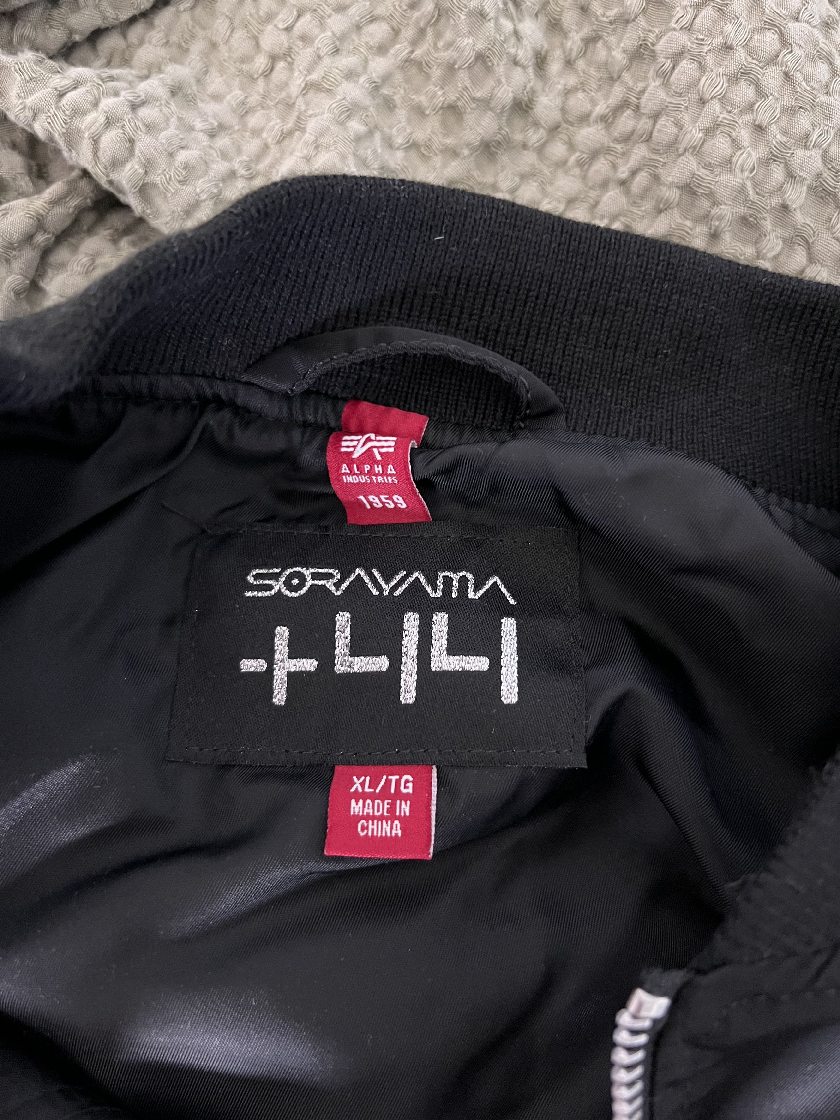 +44 +44 Hajime Sorayama Alpha Industries Snake Bomber Jacket Size US XL / EU 56 / 4 - 9 Thumbnail