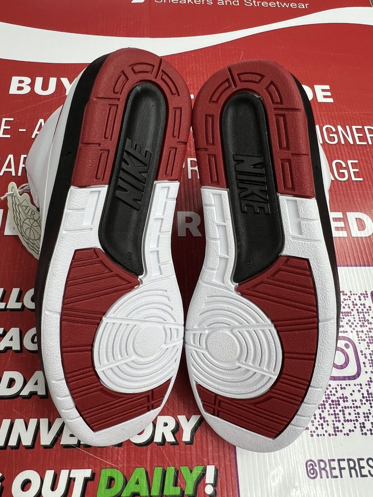 Jordan Brand Air Jordan 2 Chicago Size 8 Size US 8 / EU 41 - 6 Thumbnail