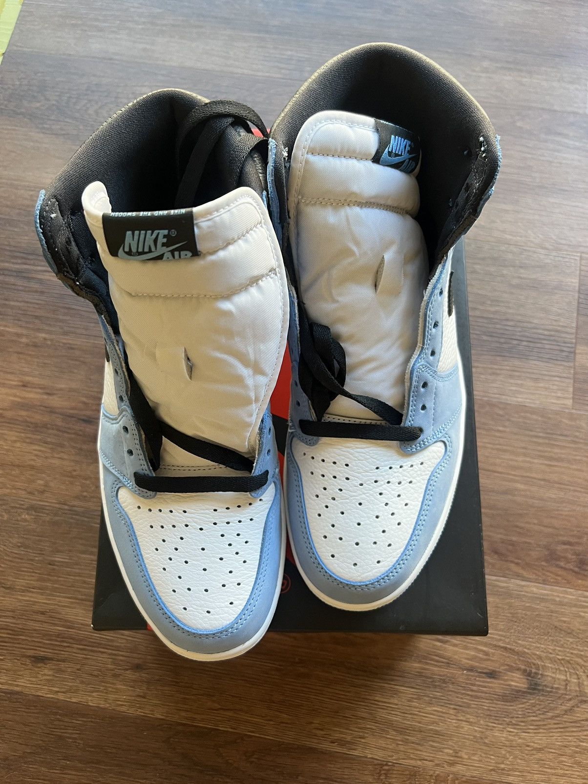 Jordan Brand Men’s Air Jordan 1 OG High Retro University Blue Sneakers Size US 10.5 / EU 43-44 - 5 Thumbnail