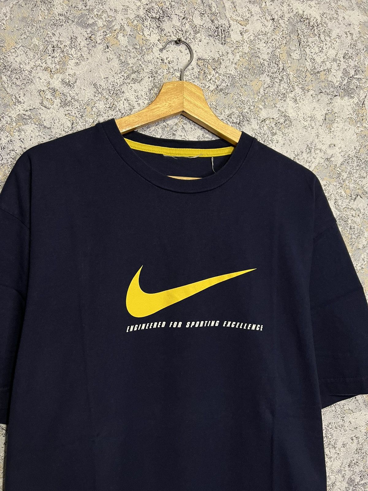 Other Vintage Men’s Nike T-Shirt Big Central Logo Tee Swoosh Y2K Size US XXL / EU 58 / 5 - 2 Thumbnail