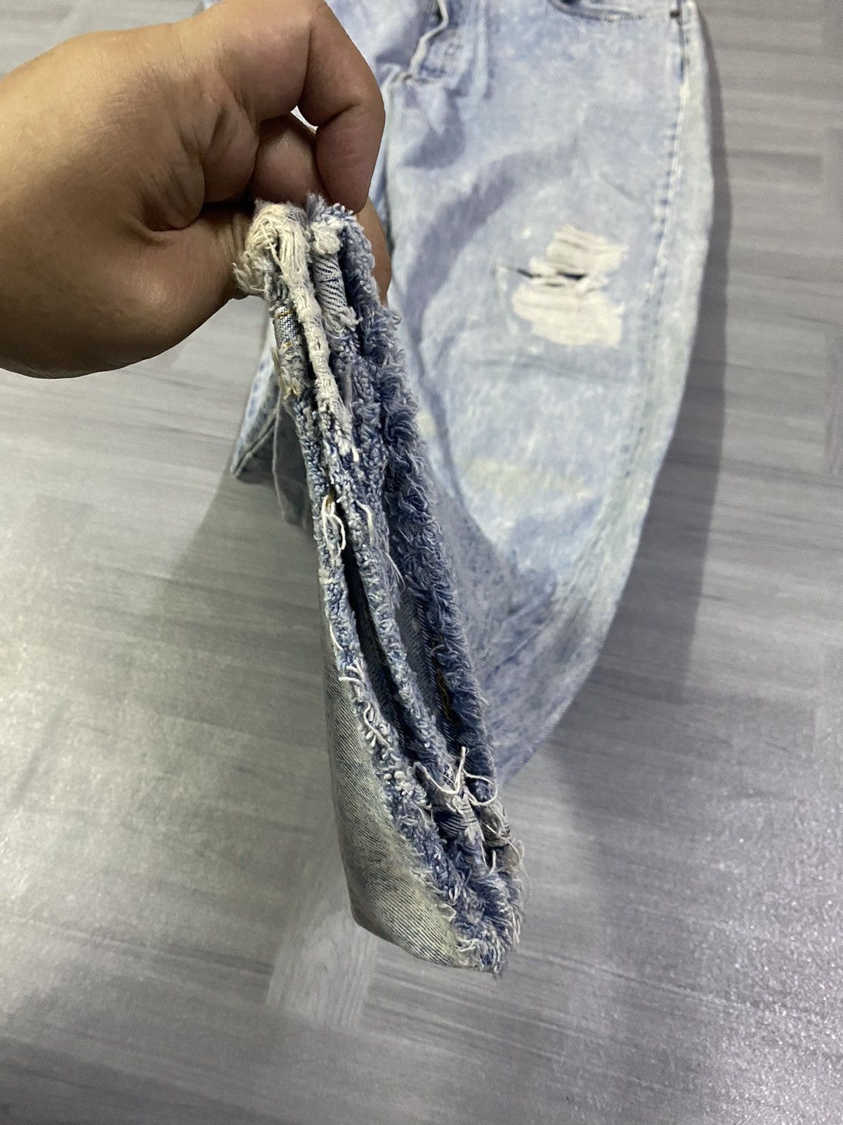 Levi's Vintage USA Levis 501 Distressed Light Wash Jeans Size US 40 / EU 56 - 9 Thumbnail