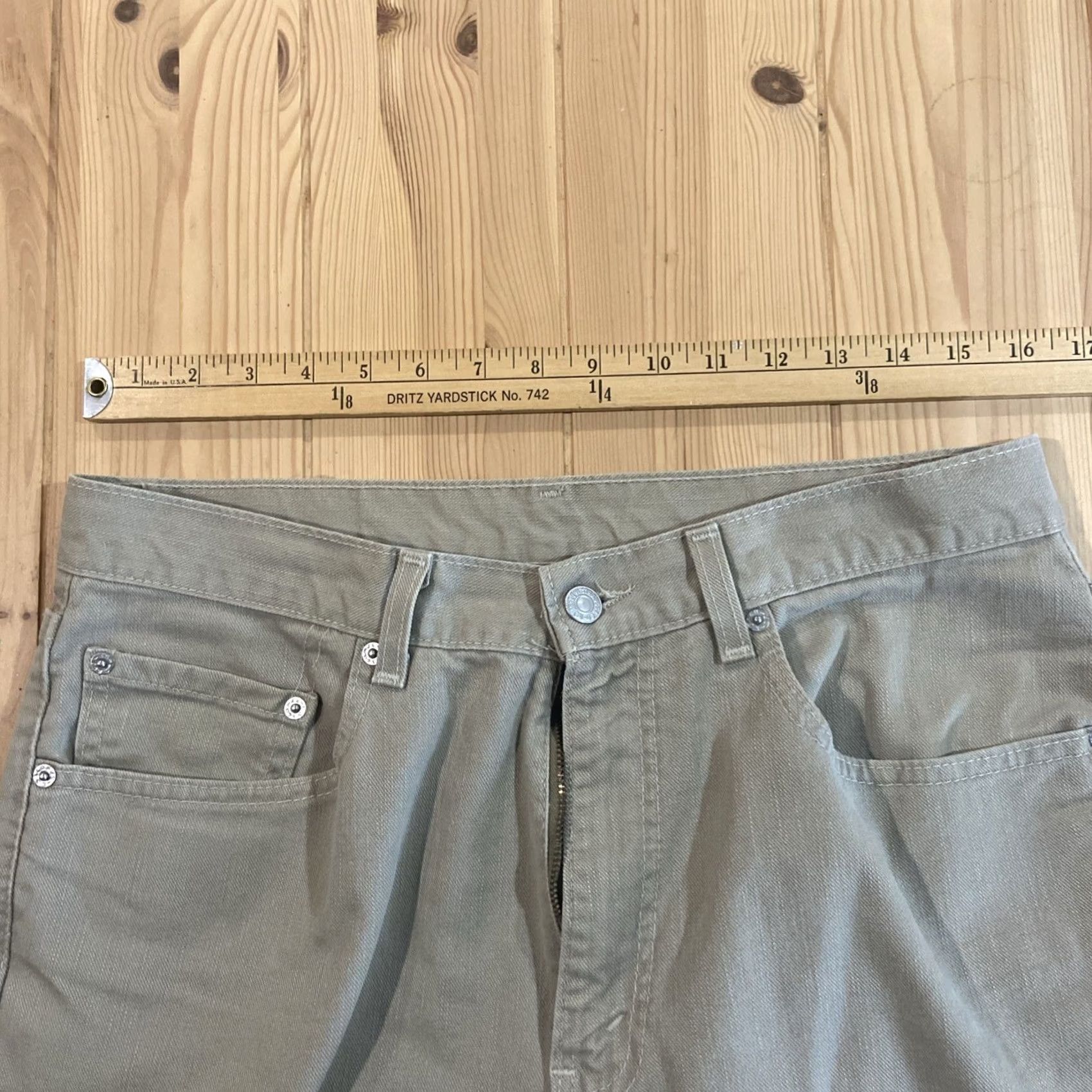 Levi's VINTAGE Levi's 550 Jeans Mens 32X29 Relaxed Straight 2001 USA Beige Denim 5-Pocket Shirt? Size US 32 / EU 48 - 3 Thumbnail