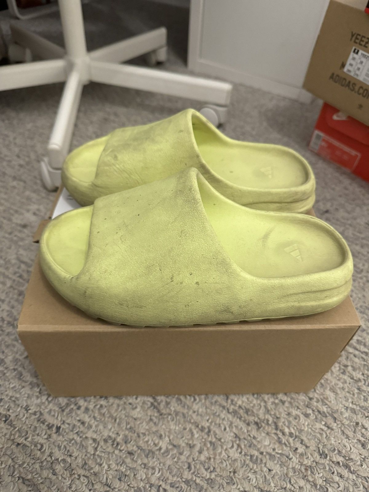 Yeezy Yeezy Slide Green Glow Size US 6 / EU 39 - 3 Thumbnail