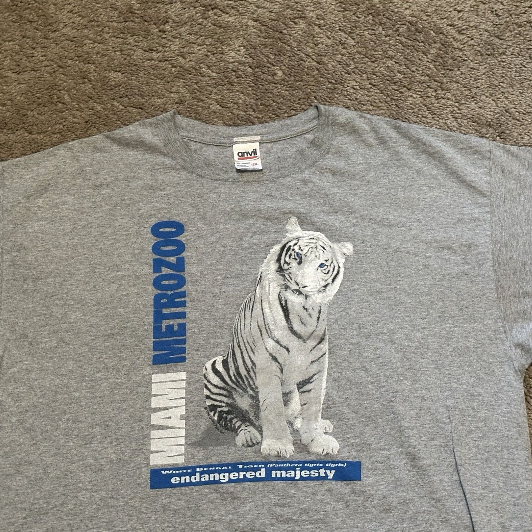 Anvil VINTAGE Anvil Shirt Mens 2XL Gray Cotton Graphic Print Miami Zoo White Tiger Nature Animals 90s Theme Short Sleeve Crew Neck T-Shirt Size US XXL / EU 58 / 5 - 2 Thumbnail