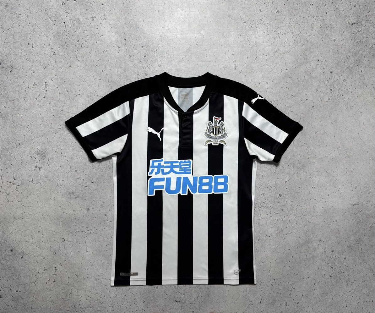 Puma Puma FC Newcastle United 2017/2018 Vintage Soccer Jersey Size US S / EU 44-46 / 1 - 1 Thumbnail