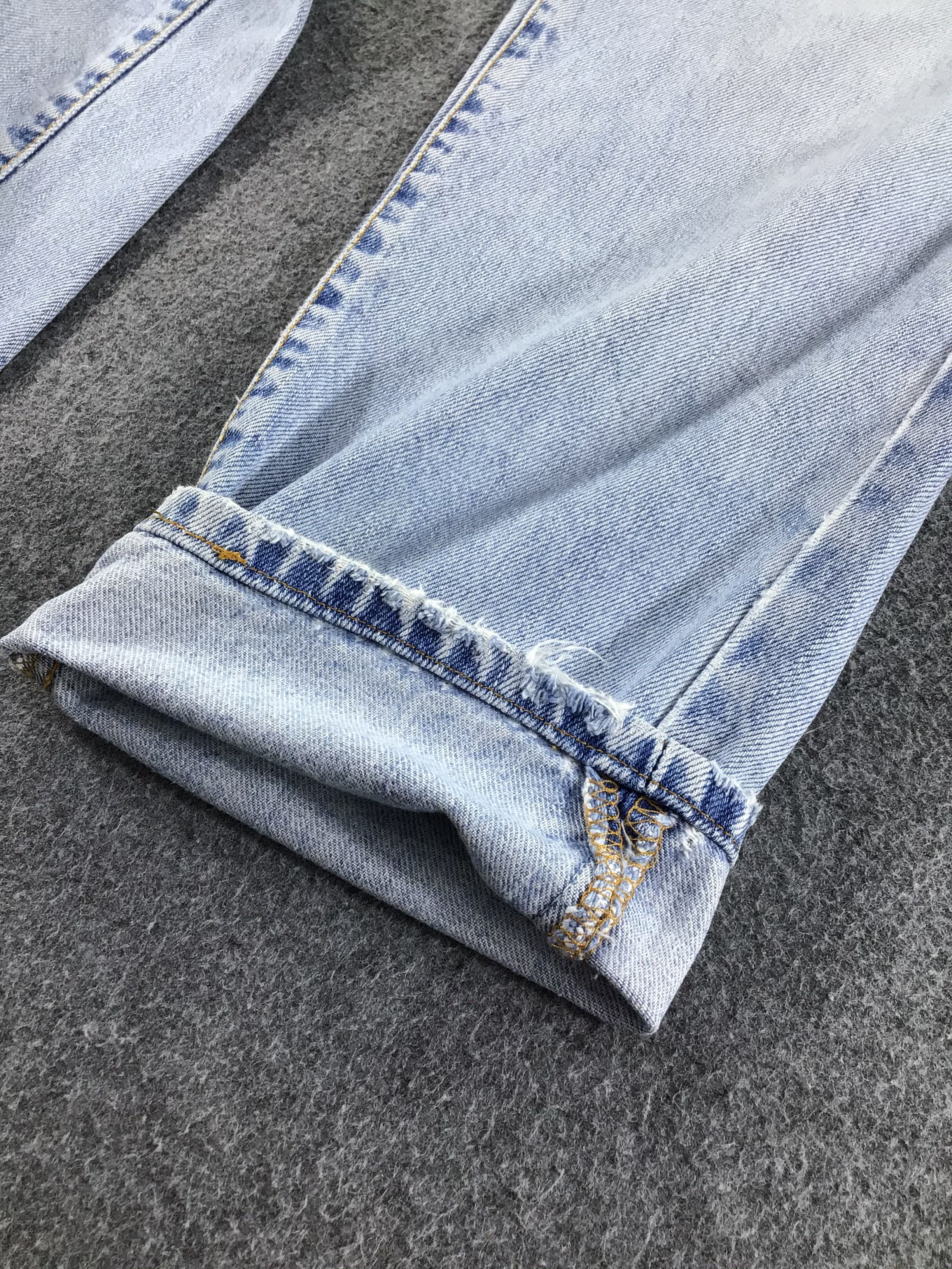 Levi's Vintage Levis 550 Jeans Distressed Faded Blue -J584 Size US 33 - 7 Thumbnail