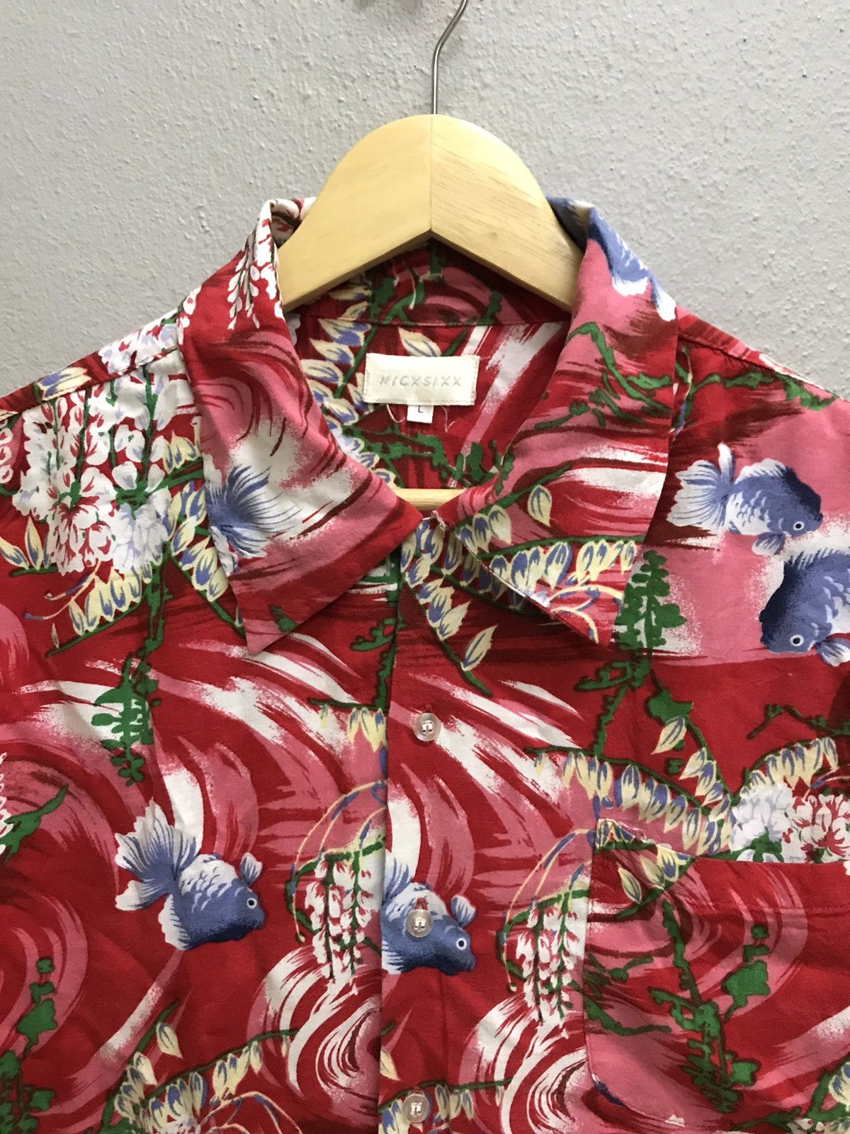 Japanese Brand VINTAGE NICXSIXX GOLD FISH HAWAIIAN RAYON SHIRT BUTTON UP Size US M / EU 48-50 / 2 - 5 Thumbnail