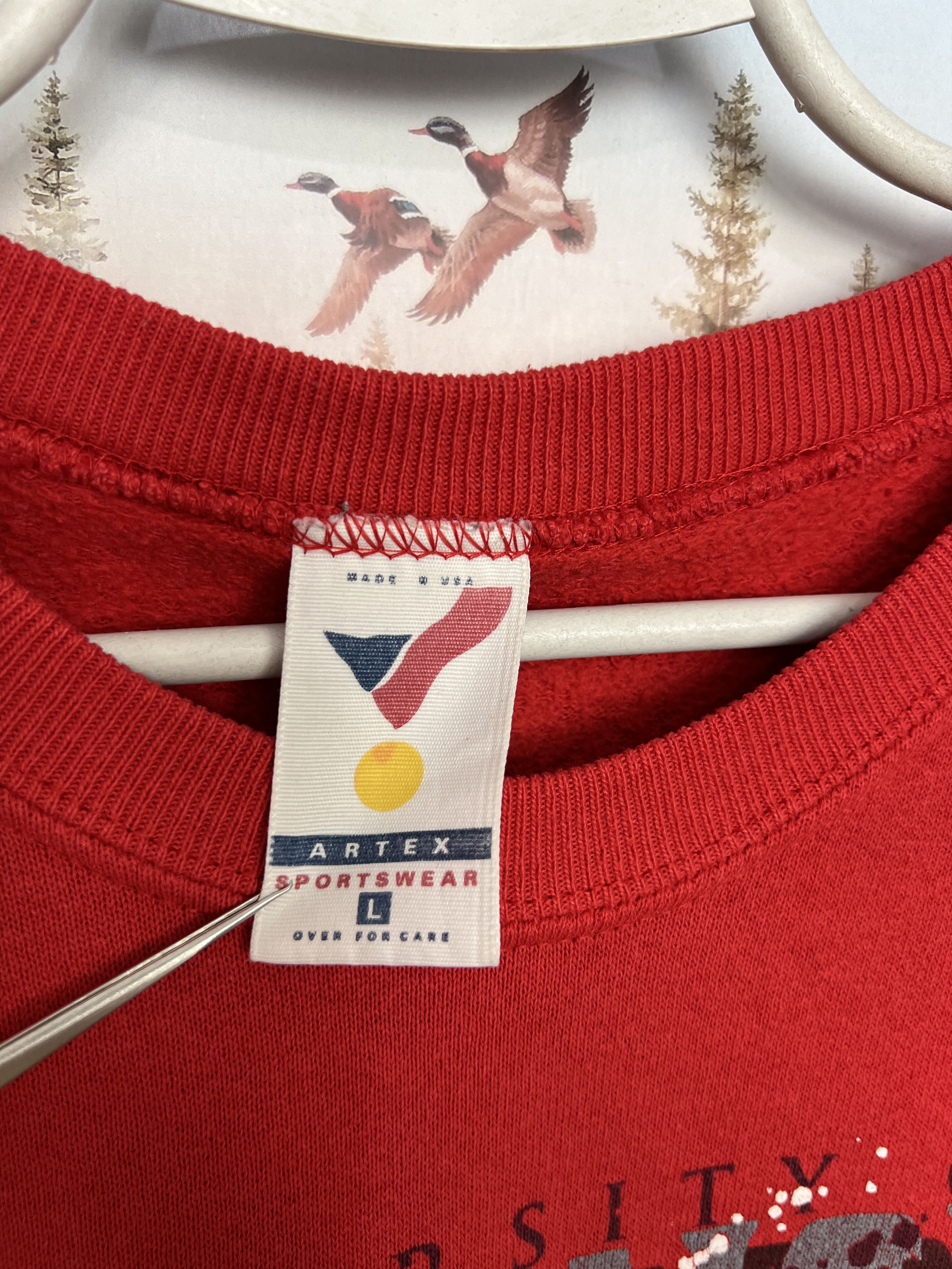 Vintage Vintage NCAA Wisconsin Badgers Big Logo Sweatshirt Crewneck Size US L / EU 52-54 / 3 - 7 Thumbnail