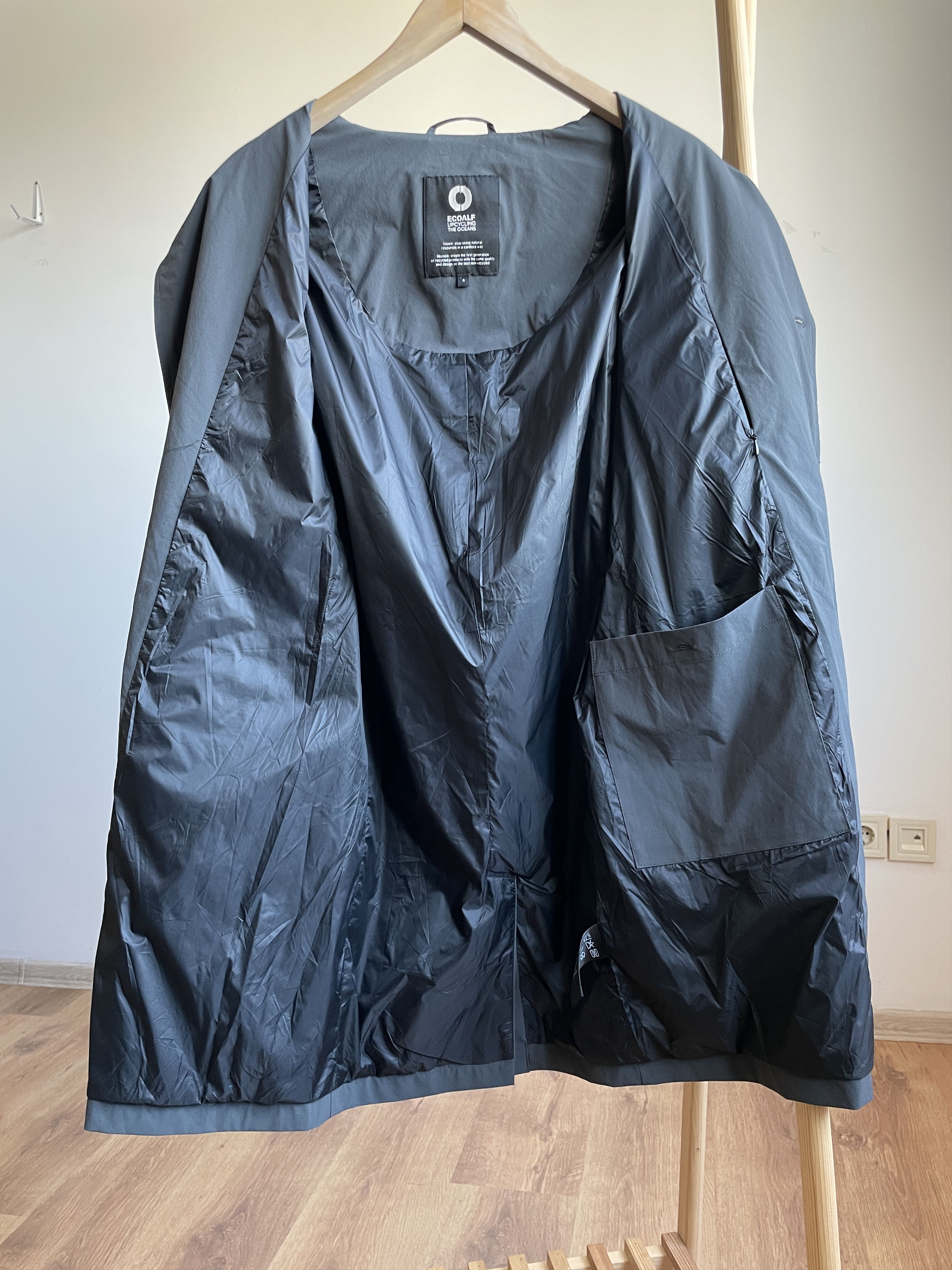 ECOALF Ecoalf Lightweight Recycled Nylon Coat Size S Size US S / EU 44-46 / 1 - 3 Thumbnail