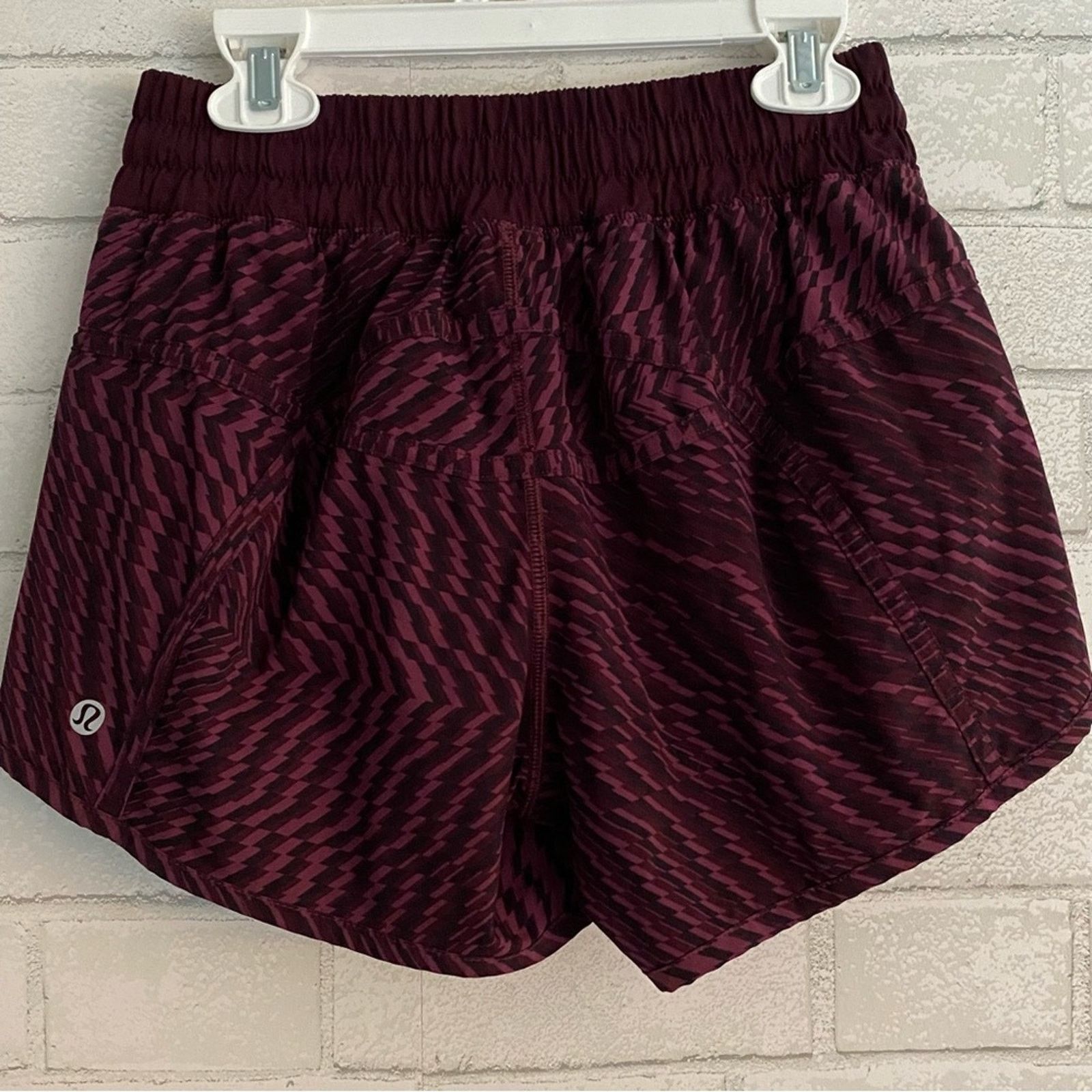 Lululemon Lululemon Tracker Short III Stretch Bordeaux Drama 4 EUC Size 24" / US 00 / IT 34 - 4 Thumbnail
