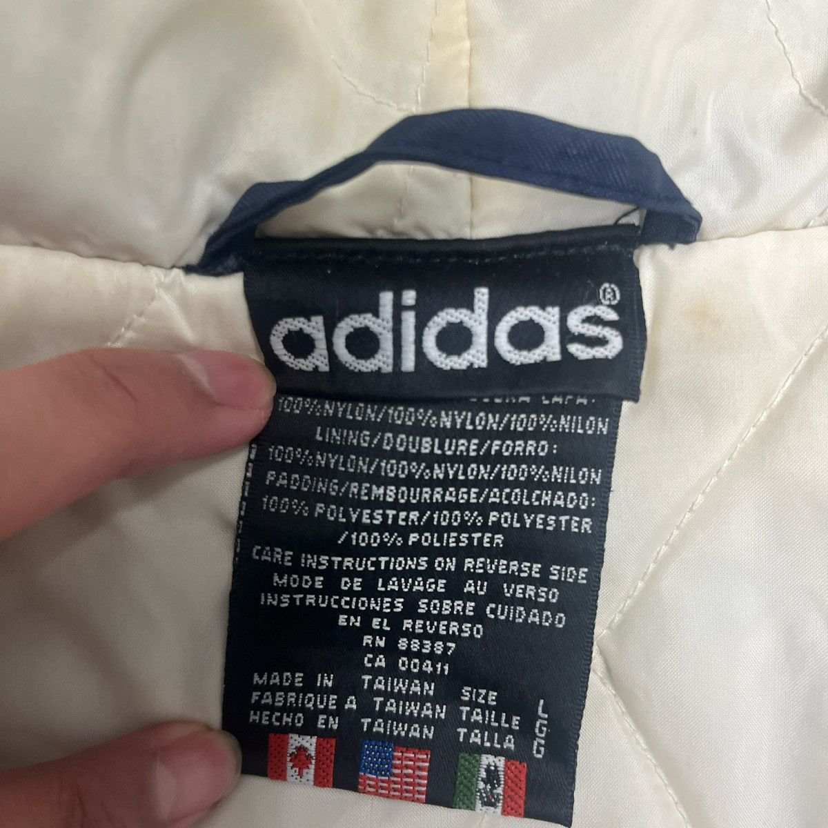 Adidas Vintage Adidas Windbreaker Jacket Mens Large Navy Puffer Size US L / EU 52-54 / 3 - 4 Thumbnail