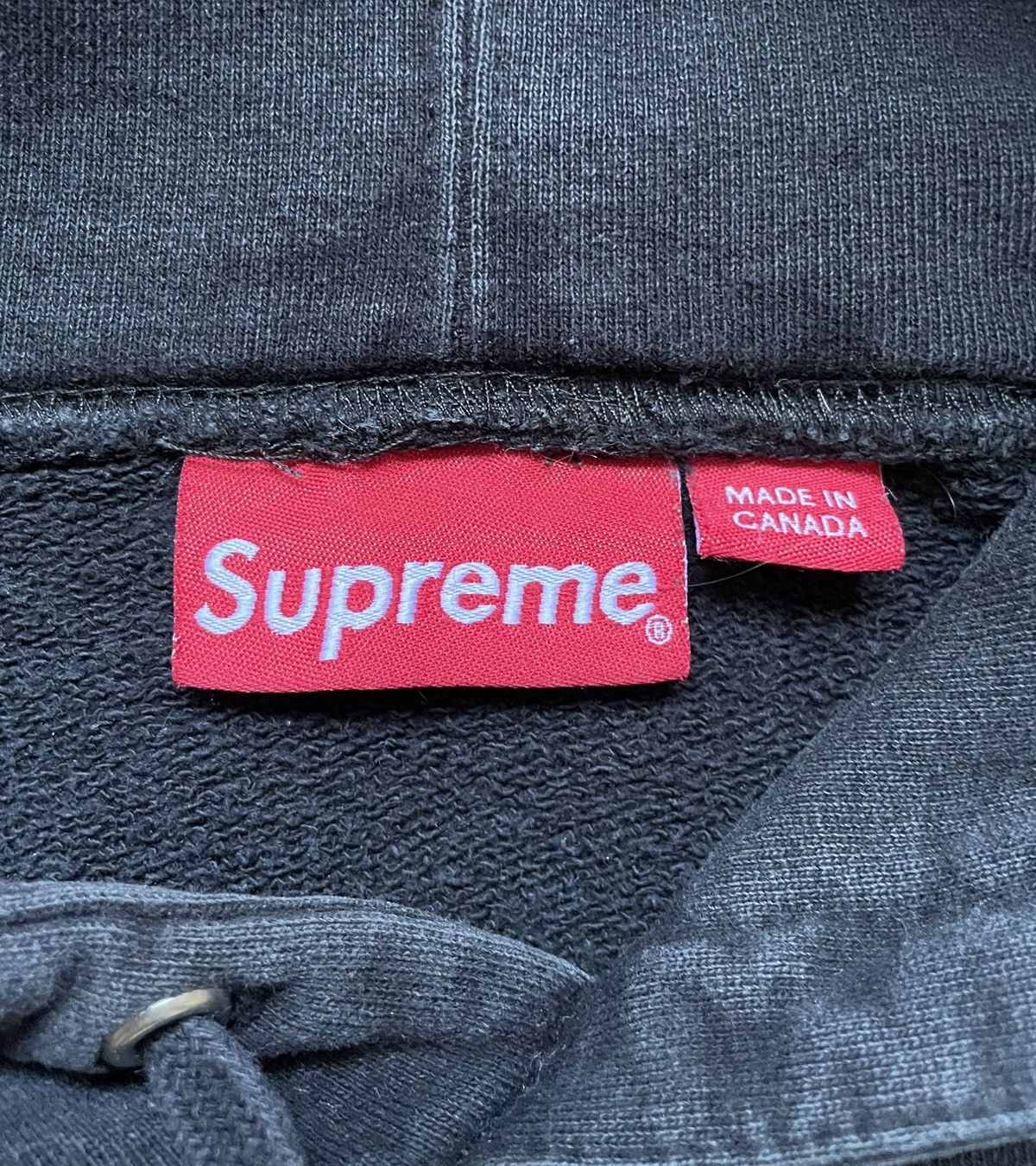 Supreme Supreme Big Gold Logo World Famous Hoodie Black Made Canada Size US L / EU 52-54 / 3 - 10 Thumbnail