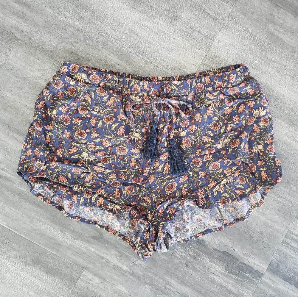 Forever 21 Navy Elephants & Floral F21 Flowy Short Size 32" / US 10 / IT 46 - 1 Thumbnail
