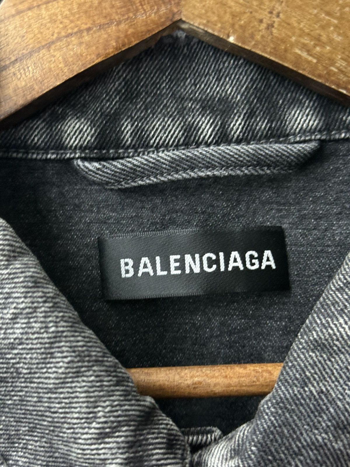 Balenciaga Balenciaga Black/Red Logo Denim Jean Jacket $1400 Size (50) Size US M / EU 48-50 / 2 - 20 Thumbnail