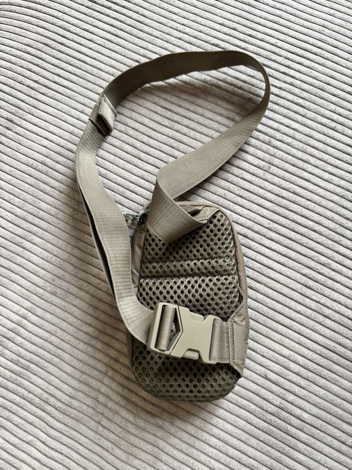 Nike Y2K Nike Vintage Crossbody Sling Bag Backpack Streetwear Hyp Size ONE SIZE - 2 Thumbnail