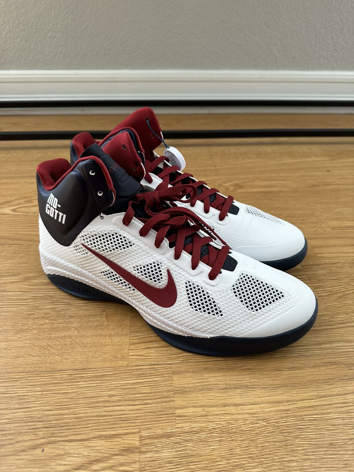 image of Nike Hyperfuse Mo Williams Pe Shoes in White, Men's (Size 13)